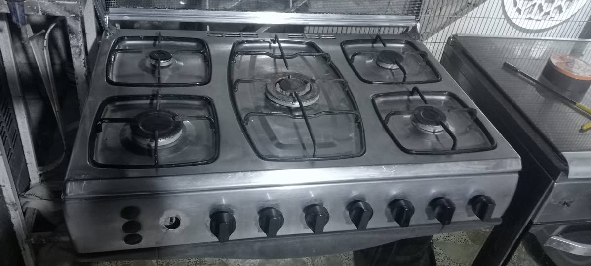 طباخ نوع ايديال مصري الاصلي الباب الاول شغال كله عيون وفرن فوك وجوه شرط الشغل ونارخضره بسعر 110 وبيه مجال العنوان الاحرار توصيل موجود حسب الاتفاق راسل اوتصل وبالخدمه *********** للعلم ضمان بالطباخ لمدة شهر
