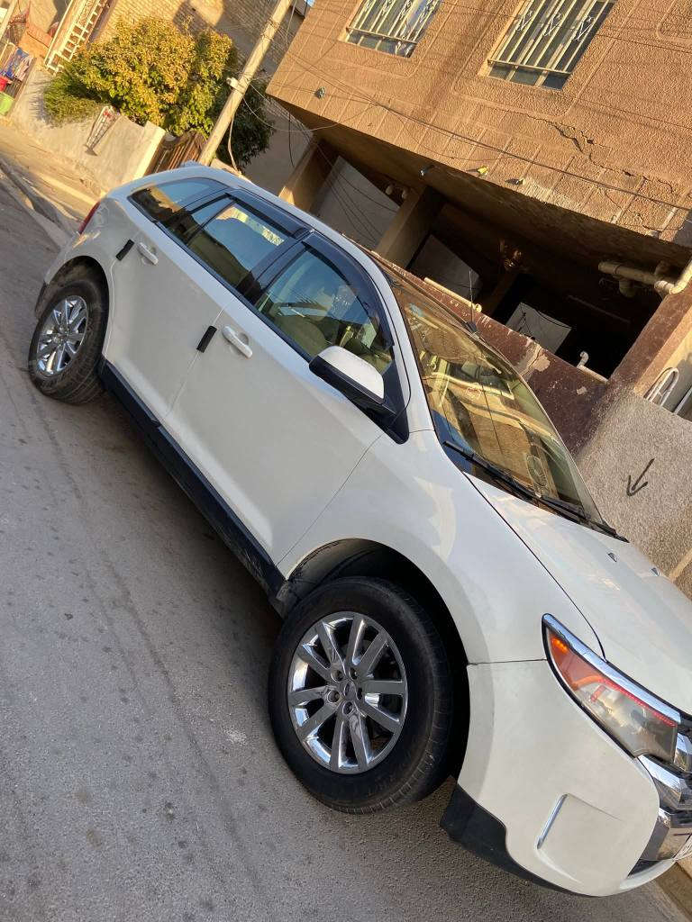 العنوان: فورد إيدج 2013 SEL - نظافة بيت 
​التفاصيل: 
​الموديل: 2013.
​الفئة: SEL (مواصفات حلوة وكاملة).
​المحرك: 6 سلندر، عزم وقوة وتبريد ثلج ما شاء الله.
​الممشى: 200 ألف وشوية (ممشى حقيقي وطبيعي لموديلها، والسيارة مداراة جداً).
​الحالة الميكانيكية: الكير والمحرك والحدادية بشرط الفحص، السيارة جاهزة 
​البدي: [حادث بأمريكا فقط بنيد بدون دواخل ولاشاصي ولا لغد ].وبلعراق بارد + تكحيل 
​المواصفات: حساسات خلفية، كشنات كهرباء، تدفئه كشنات امامي  تحكم ستيرن، شاشة اعطال ، تبريد قطعتين، ويل كب بلادي.
​السنوية: [بأسمي ولتحويل ثاني يوم ].
​السعر: [118] وبيها مجال بسيط جداً للشراي الطيب عند المعاينة. ترهم بيع أو مراوس بصالون 
المكان: [ بغداد ].
للتواصل: [*********** بغداد, العراق
