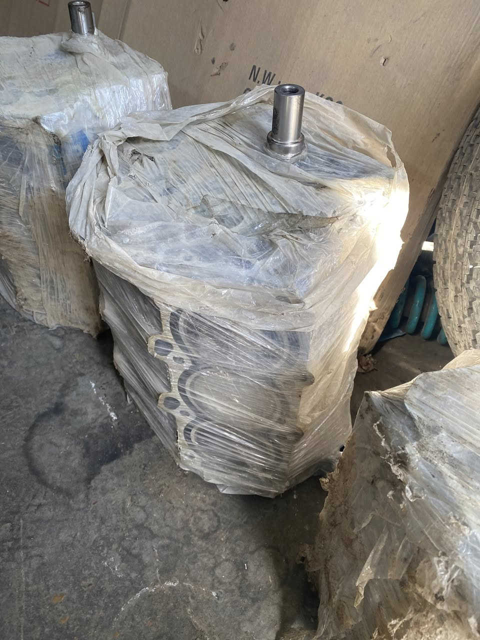 السلام عليكم
يتوفر لدى كراج الانوار
نصف محرك لوف 6سلندر جديد اصلي
كير كولو رادو 2W عادي جديد اصلي


**إذا كنت صاحب هذا الإعلان وتريد حذفه لأي سبب، رجاءا أرسل رسالة إلى الدعم الفني**