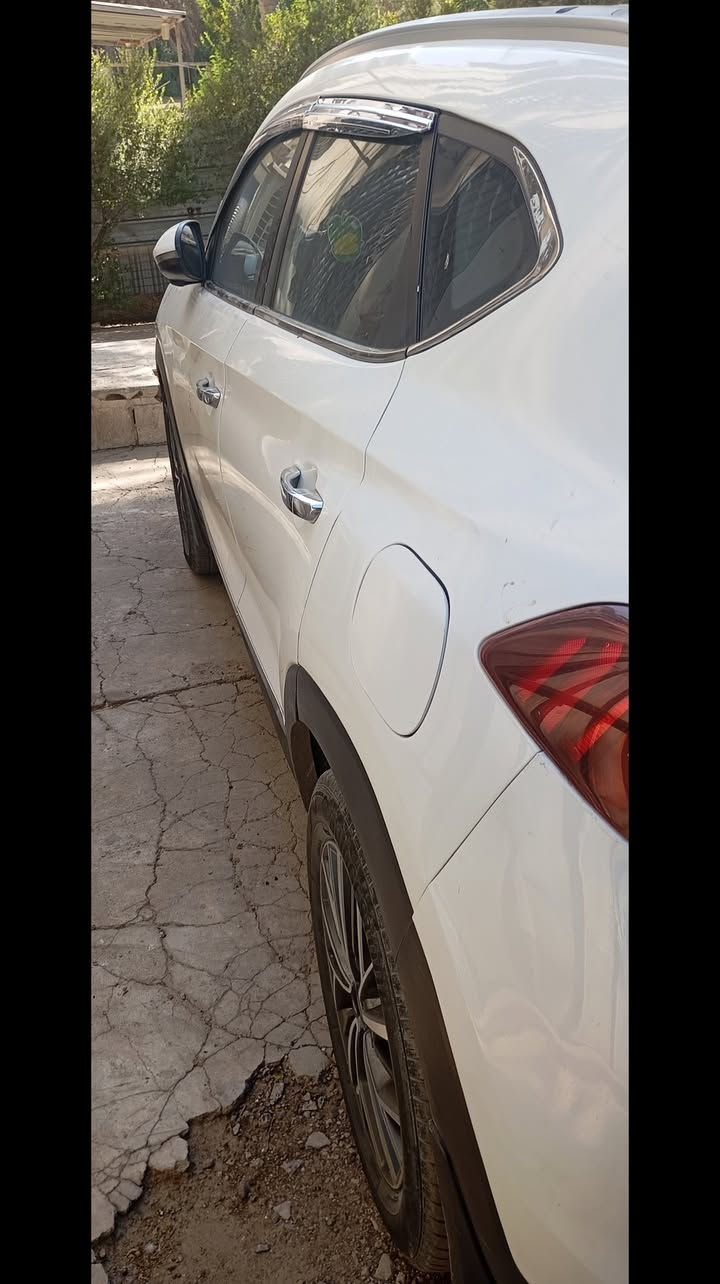 السلام عليكم للبيع توسان موديل ١٩ خليجي باسمي فول مواصفات مصبوغه حزام السونار بلمنشور  السعر ١٦٠ المكان بغداد البياع شقق حي السلام الرقم *********** بي  واس اب او ***********
