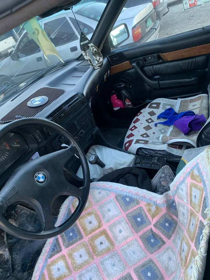 سڵاو هاوڕێیان 
1991 گێڕ عادی520 bmw بۆفرۆشتن 
ئاڕم پلاستیکی سلێمانی بەشەرتی ئاڕمو ئەوەلیات 
گێڕو مەکینەی بەشەرت مەکینەی تازە داگیراوە هەڵمی نییە 
ژێری تازە دامگرتوە کامل چرکه ی تیا نیە 
کامل بۆیاخێکی جوانم کردوە لەسەر ساقی 
کامل جوانکاریم بۆ کردوە  
کامل کارەبای مەزبوتە سڵایدە 
دەعامی پێشو پشتی ئێمە 
لایتو بەگلایتو بلاجکتۆری لۆکم بۆ بەستوە 
قرچێکی کەمی پێشی هەیەو تەواو بەشەرتی موسو بڕاوەو وەرگەڕان 
سەیارەکە زۆر جایزەو کەم مەسرەفە 
سیعری36گەڵاو کەمێک مەعمەلە 
شوێن هەڵەبجەی تازە شارەزور 
*********** 
ڤایبەری لەسەرە قیستو قەرزم نییە دار بنديهكان, السليمانية
