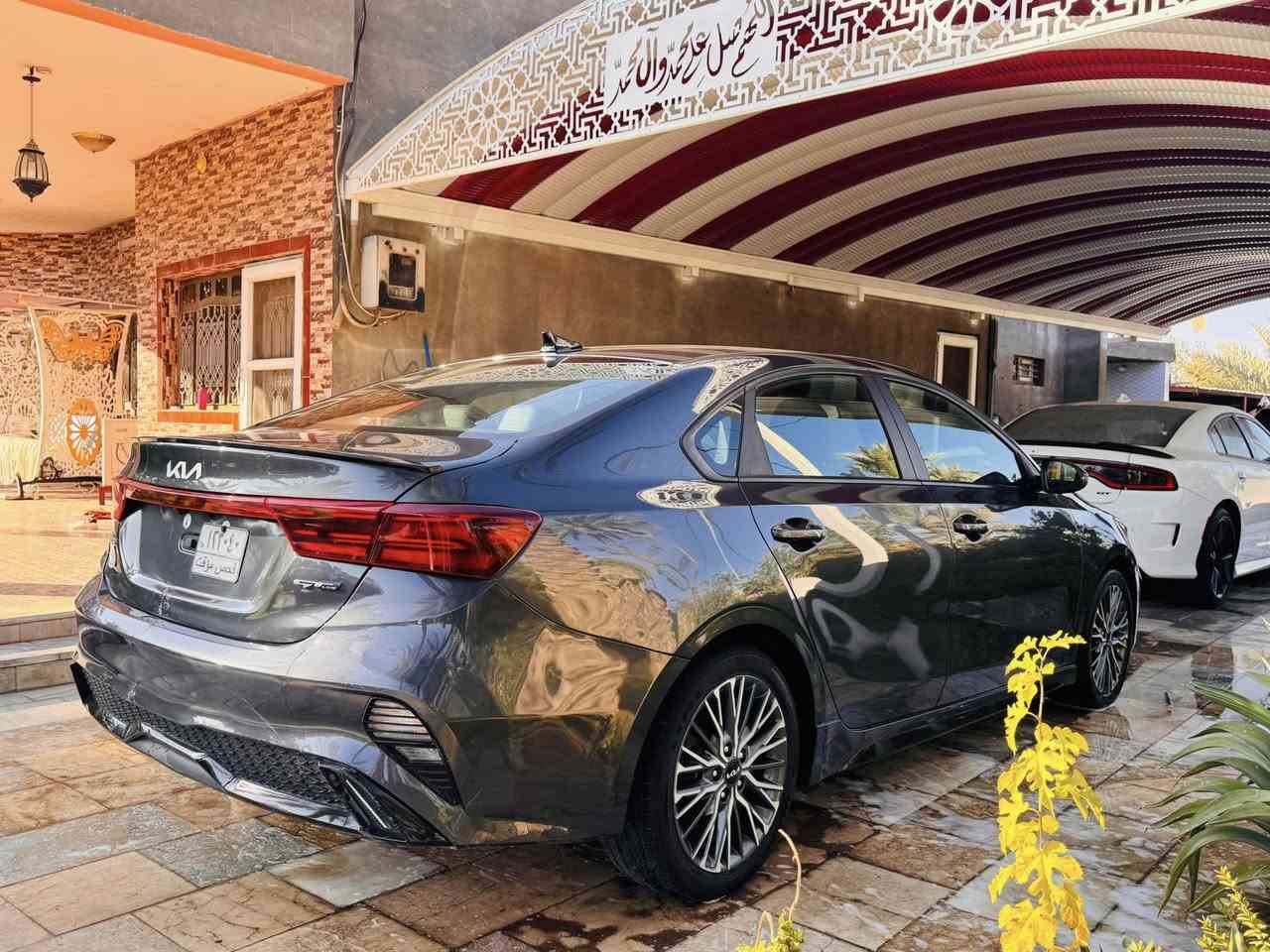 سلام عليكم 
للبيع فورتي 2023 جيتي لاين
بدون رقم بدون رقم  
موصفات 
بصمه 
شاشه جبيره 
رادار جانبي وامامي 
السياره فول عده الفتحه 
كلين بدون صبغ بيها فقط بارد على كد شبر
وبدون اي ارباك
مكان السياره بابل 
***********
السعر 148 بيها مجاال
