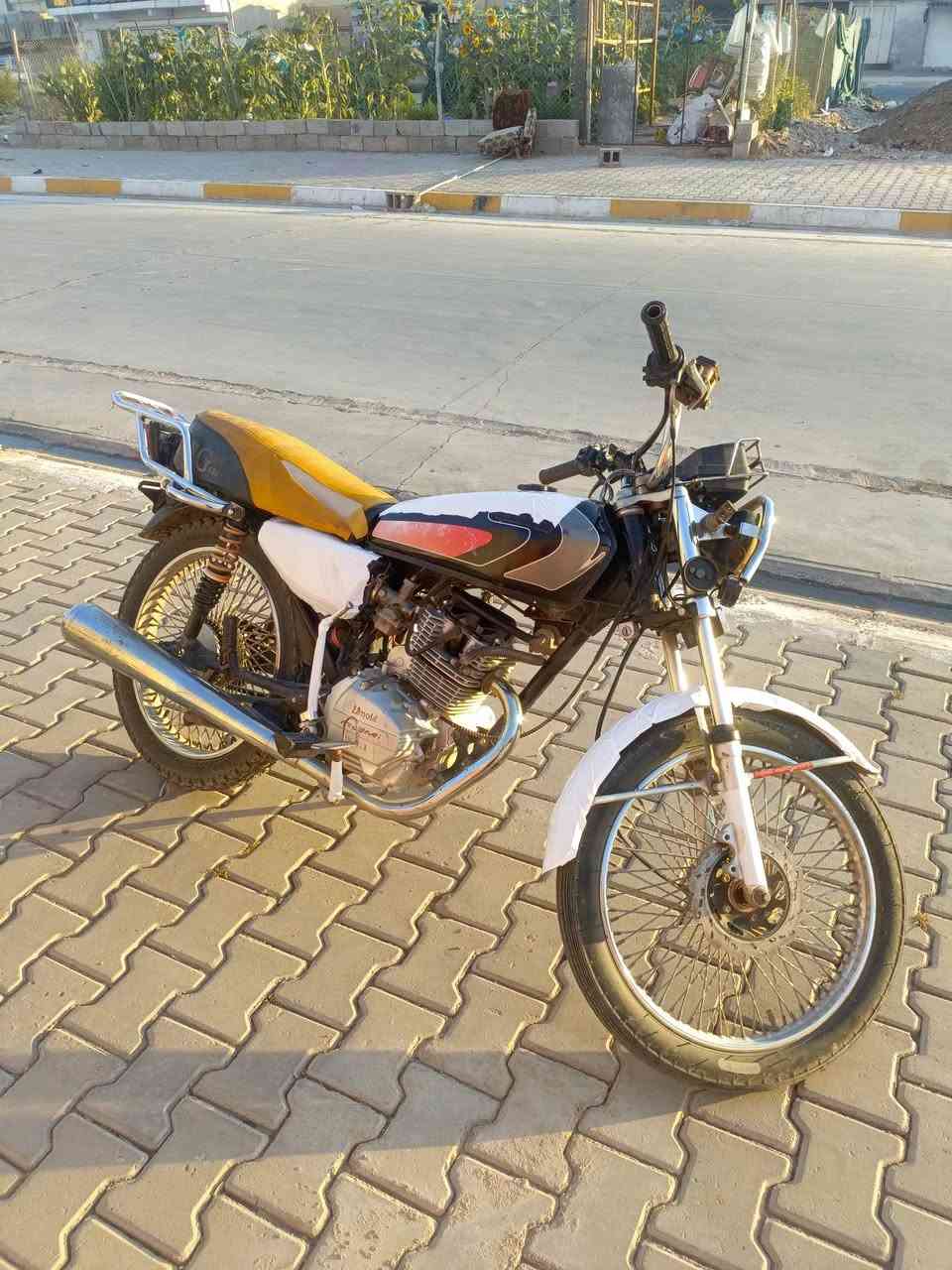 ماطور خمسة كير موديل 2018 نامي برو باب اول
سلف كهربائيات شغال كل عيب ما بيه
تايرات اثنين جديد 
خابر تعليق ما اجاوب
***********
