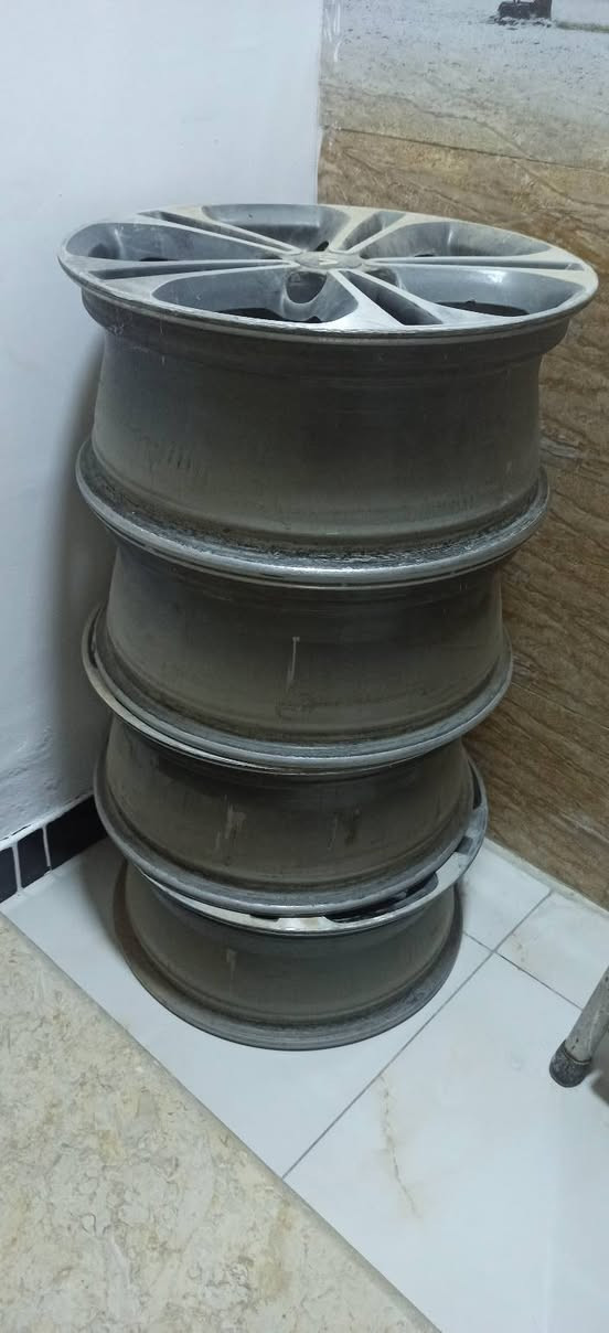 السلام عليكم عندي ويل كل وارد امريكي مال فورتي قياس 17للبيع السعر 350لا ضربه ولا عواج العنوان بغداد حي القاهرة ***********
