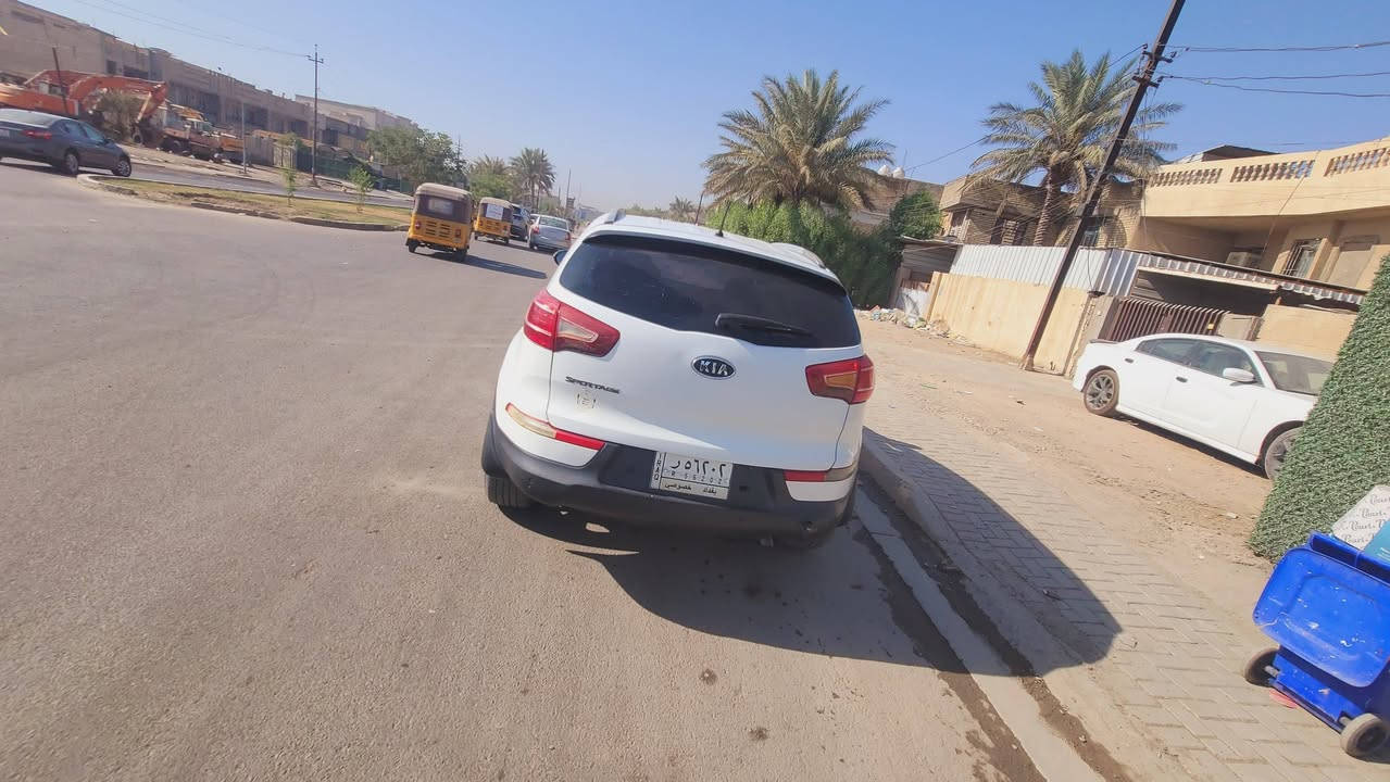 سبورتج خليجي .. ٢٠١٣
موجود السونار بالصور 
بأسمي 
محرك ٢٠٠٠  دوش 
السعر ١٢٥ ورقة 
الاتصال على الرقم 
***********
