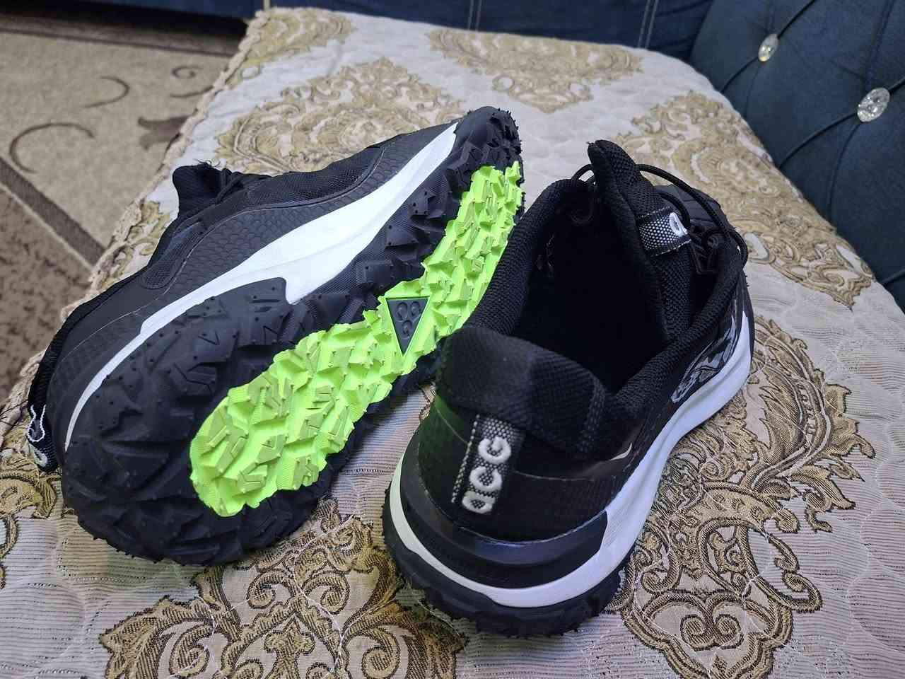 والله اشتريته ب35
وابيعه ب25 لان طلع صغير 
قياس 46 بس يلبس 45
طركة قوية يعني مال عمل مثل السيفتي
مكاني بغداد حي العامل
***********
