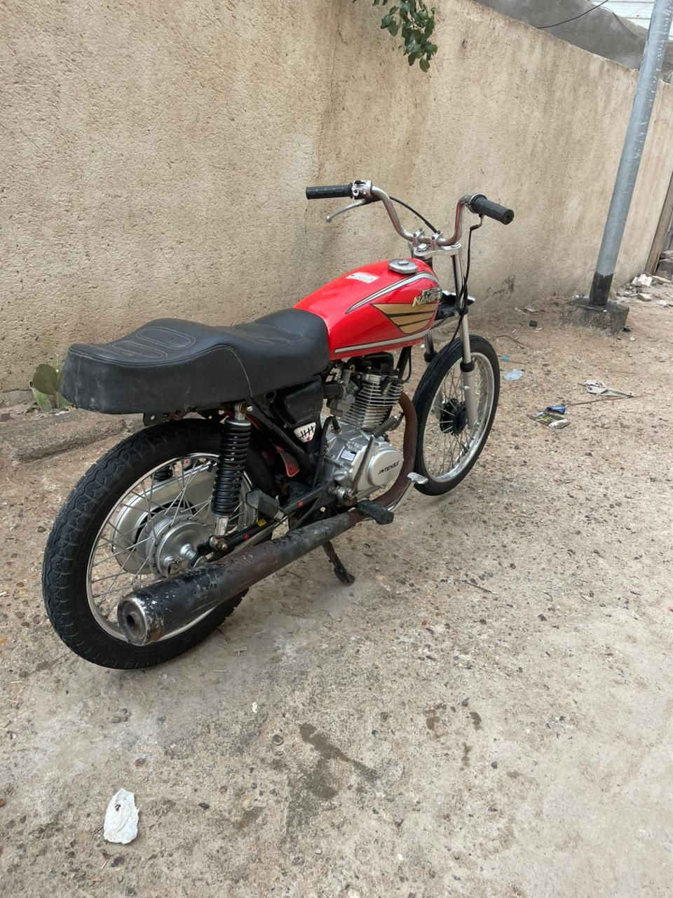 سلام عليكم دراجه ايراني ادوات شاصي نامه مكينه انتنس مفتوحه فقط ولفات مكاني بصره تنومه ***********
