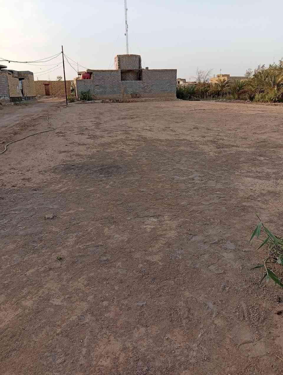 السلام عليكم اربع قطع زراعي للبيع قرب سيد خليل قريبات للشارع العام ١٥٠متر تقريباً  كلمن وسعرهه ومساحتهه الشراي يجي يشوف وبيه خير ويدلل ***********
