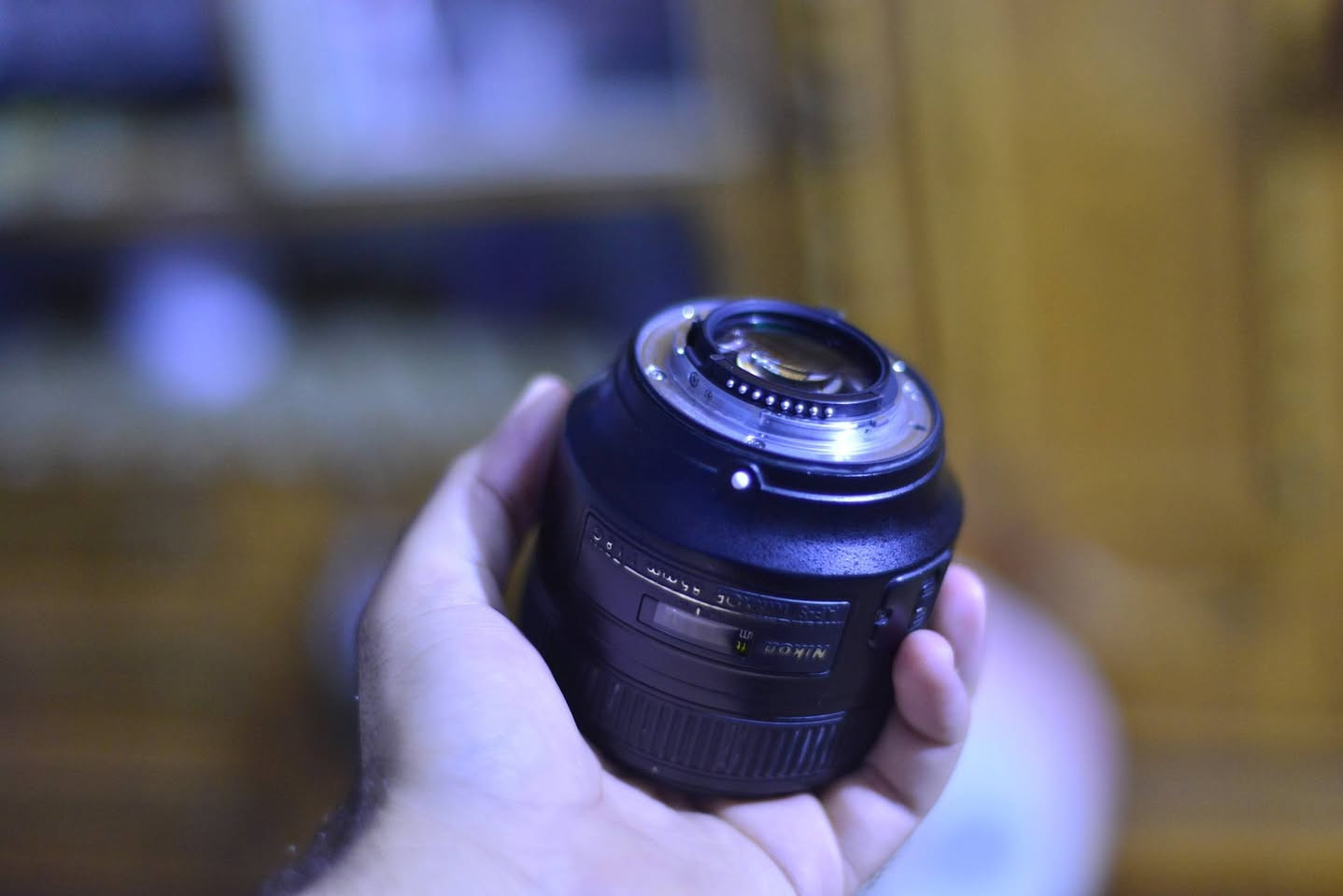 سلام عليكم 
عدسة 85 g
F 1.8 
ب 350 الف  مكاني شهداء البياع 
***********
