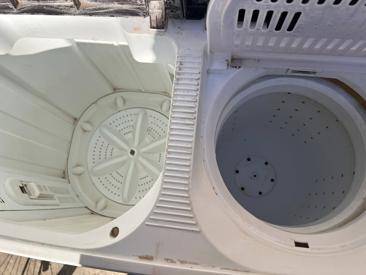 ‏غسالة للبيع حجم الكبير نظافتها 90% أبيع شرط الشغل مستعمل قليل سعر الغسالة85الف وبيها مجال شي قليل الاستفسار عن الاتصال على هذا الرقم ‎0773 420 5099
