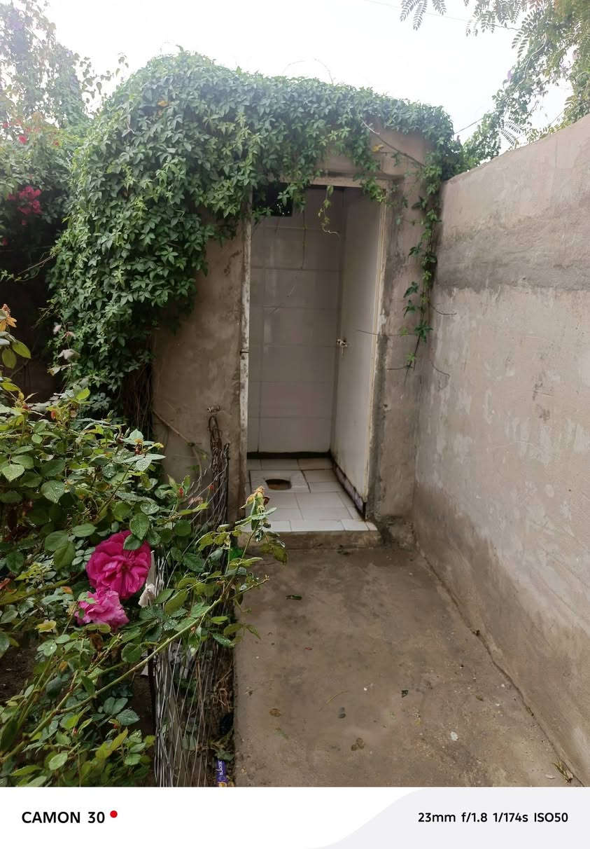 دار للبيع المساحة 200 متر الشارع 8 متر بناء طابوق للاستفسار اتصل على ***********
***********
