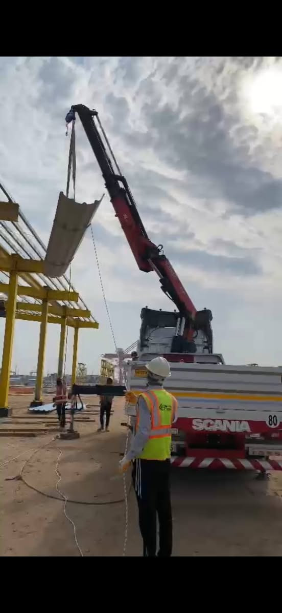 السلام عليكم
201سياره سكانيا موديل 5

كرين فاسي 13.5 طن موديل 213
٤سلايت
سياره جديده مشتغله قليل جدا 
للاستفسار ***********
