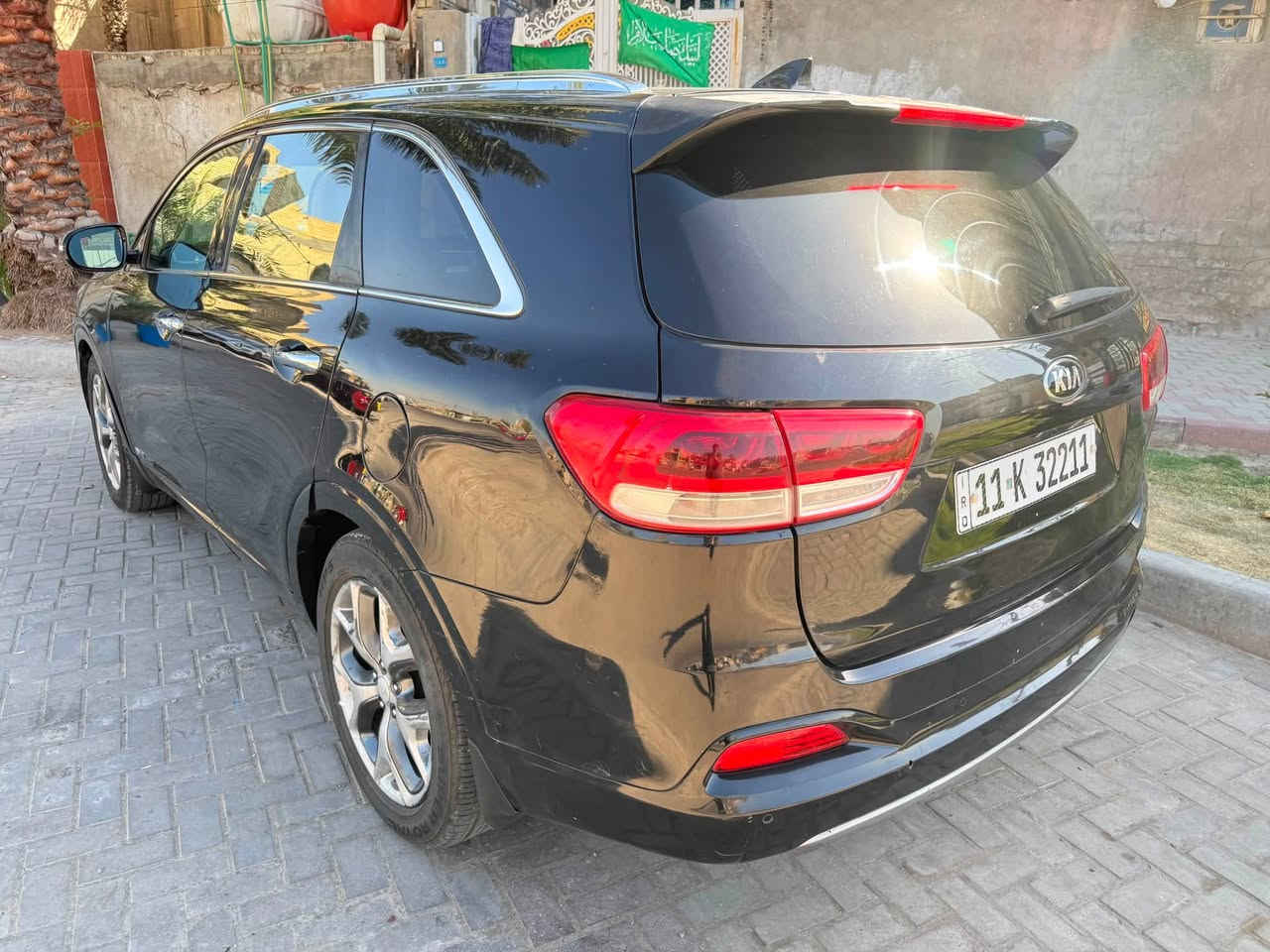 كيا سورينتو 2017 اعلى فئة  SXS فول مواصفات  1/1 داخل ماروني وارد امريكي سرقة وتبديل 3 قطع بدون حادث 
محرك 6 سلندر (3.5L) 
 تايرات وبطارية جديدة. 
المواصفات:
- سقف بانوراما
-تشغيل بصمة
- فول تحكم ستيرن 
-كراسي الأمامية كهرباء 
- تدفئة / تبريد 3 قطع 
- تدفئة  كراسي
- مثبت سرعة 
- سماعات محيطي-infinty 
- مري شفط 
- صندوق كهرباء
- شاشة ابل كاربلاي - Apple CarPlay
- نظام ترحيب 
- نظام فور ويل درايف
- داخل نضيف جداً
- ٤ وضعيات قيادة
- حساسات امامي خلفي
وبعد بيها هواي مواصفات ما مذكورة. 
السعر 168
للتواصل ***********
