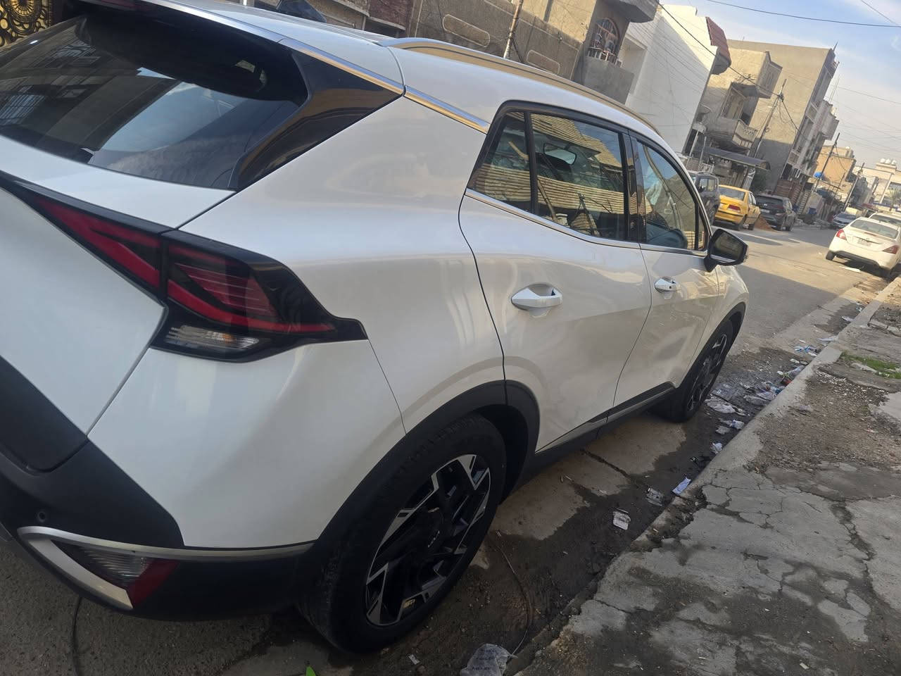 السلام عليكم
للبيع :كيه سبورتج  خليجي 
الموديل : 2023
ماشيه،42 الف
بصمه  كراسي كهرباء 
انضمه قياده
تشغيل عن بعد 
حساسات امامي خلفي 
 شاشه +عداد دجتل 
كامره دواره 
بصمت ابواب 
ترحيب عند لاقتراب 
مثبت سرعه 
تبريد قطعتين 
داخل بيجي 
محرك 2000 دوش 
شاحن واير لس 
الصابيح الماميه LED
المصابيح الخلفيه LED
شفتات ستيرن رياضي 
مانع انزلاق 
شاشه ابل كار بليل +جي بي اس 
انذار عند الاقتراب
اشاير بل مري
السعر 220 $ وبي مجال 
الرقم بغداد  باسمي
مكانهه بغداد 
***********
