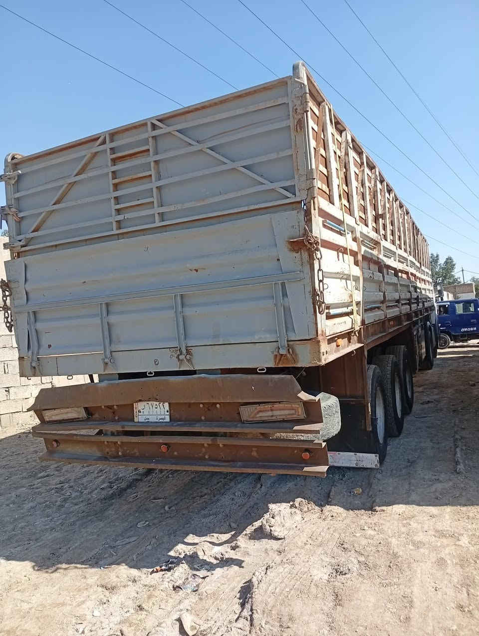 السلام عليكم سياره للبيع موديل 88 راس وعربانه تريد بس الراس هم واحد ***********
