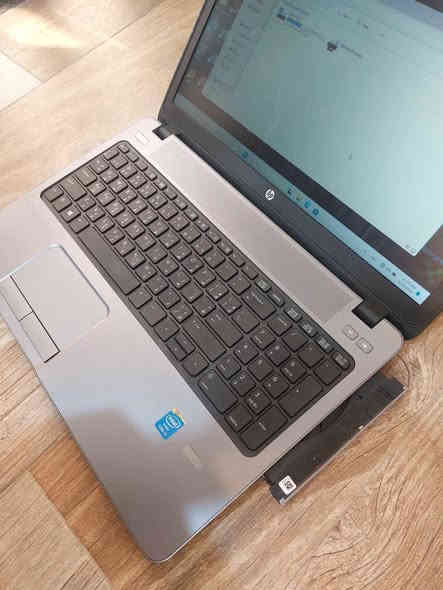 لابتوب رخيص مناسب للدراسة والاعمال المكتبية شاشة كبيرة 
    Hp 650 جيل رابع 
السعر 145 الف مع التوصيل 
مناسب جدا للدراسة والبرامج المكتبية والطباعة والتصفح والتواصل الاجتماعي 
 للتواصل *********** واتساب 
……………………
المعالج Core i5 جيل رابع 
ذاكرة الوصول العشوائي (الرام) 8GB 
 التخزين( الهارد) 256GB SSD 
كارت شاشة انتل داخلي  4GB 
 مقاس الشاشة كبير 15.6 انج
مشغل أقراص 💿 📀 
كيبورد  عربي انكليزي FULL K.B 
………………………………… بغداد
