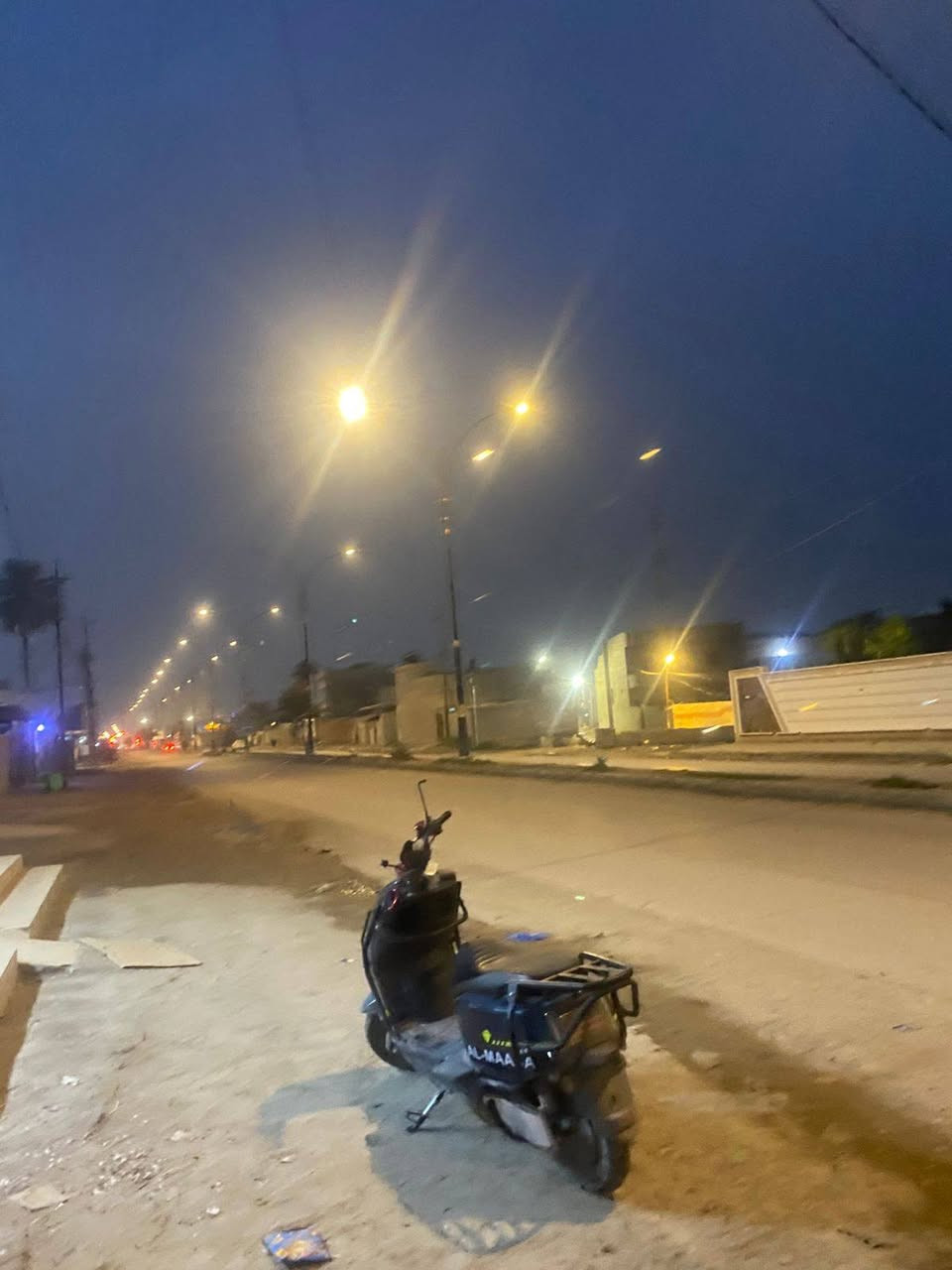 🏠 دار للبيع في الرمادي – طابق واحد 

 المكان خلف ساحة للاحتفالات أو قرب ماركت هلا

المساحة الكلية350 م²

📜 جنس العقار: طابو زراعي تحويل مباشر.

🏗️ نوع البناء: طابوق وسمنت

💧 الخدمات: ماء وكهرباء وطنية ومولّد وجميع الخدمات متوفرة

يتكون الدار من:

غرف نوم عدد (2)

صالة واسعة

استقبال

مطبخ حار وبارد

مجموعة صحيات داخلية وخارجية

كراج و حديقة أمامية.

شارع 30 متر  شارع خلف الدار 8متر

ـــــــــــــــــــــــــــــــــــــــــــــــــــــــ

📍 للمزيد من التفاصيل يمكنكم زيارة مكتبنا:

#عقارات_الخيّام_خلف_العاب_السندباد

📞 أرقام التواصل (واتساب متاح):

***********☎️

*********** ☎️

⏰ متواجدون في المكتب على مدار أيام الأسبوع.

نرحب بكم دائماً لزيارتنا والاستفسار عن أي عقار يناسبكم.
