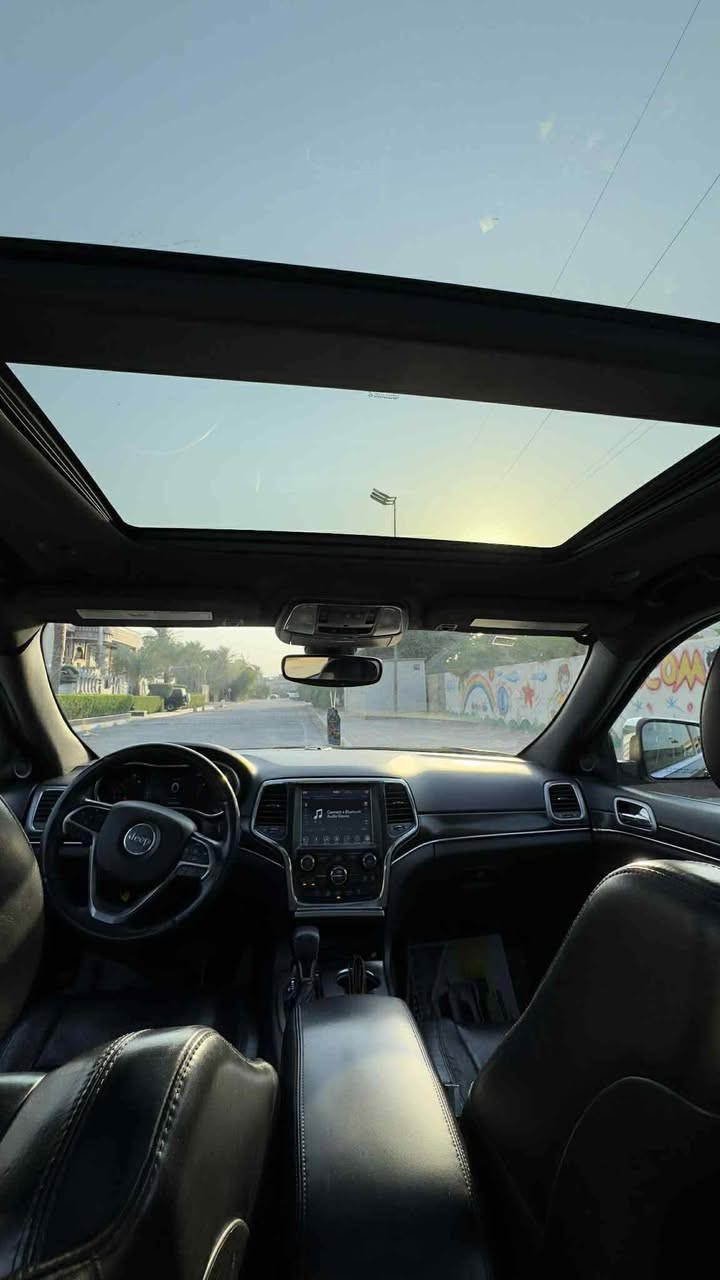 السلام عليكم
جيب كراند شيروكي لمتد 2018 
فول مواصفات 
بانوراما 
كشنات جلد 
شاشة كبيرة 
تبريد و تدفئة كشنات
حادثها بالصور و بالعراق بيها حادث دعامية و جاملغ الايسر 
الايرباكات راجعة سستم 
مكينة و كير كفالة 

ماشية 78 الف مايل 
مكانها شارع فلسطين 
السعر 195 و بيه مجال 
للاستفسار ***********
