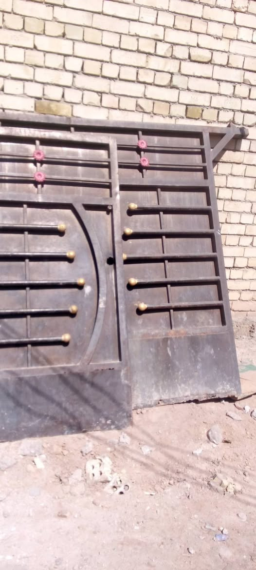 السلام عليكم باب سلايت للبيع عوزه ترتيب حديد قوي كامل حتى الزوايا مكاني مدينة الصدر  الحميديه السعر 100واتساب ***********واني خادم
