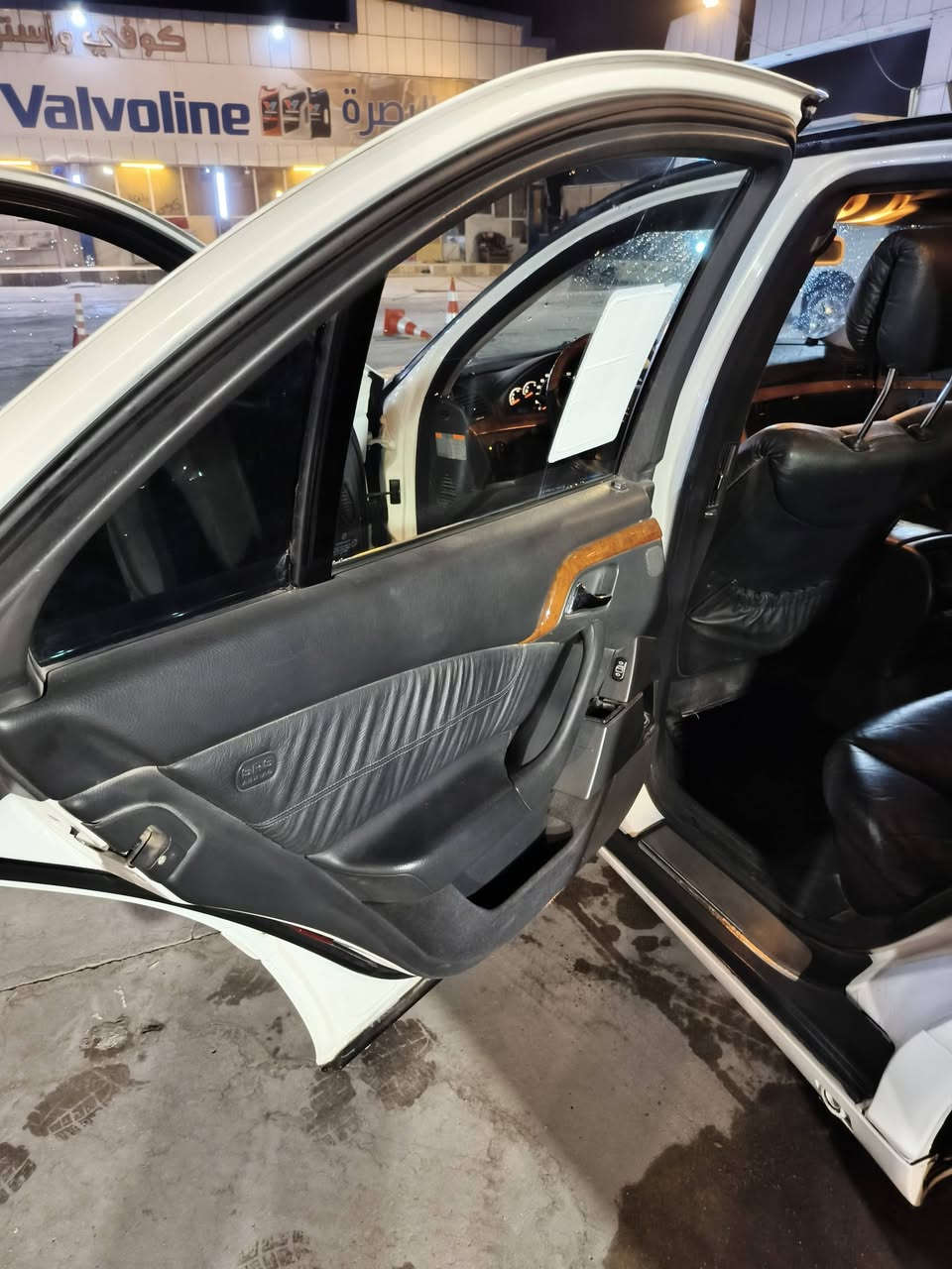 السلام عليكم 
مرسيدس غواصة مديل 2001
السيارة جديدة 
رقم سليمانية 
بيهة بارد شبر بالچاملغ الامامي اليمنة 
محرك 6 سلندر
حساسات 
بصمات ابواب 
فتحة 
تحكم ستيرن 
شفط ابواب 
گير محرك  كفالة 
بردة كهربائية تكيات خلفية كهربائية 
مكان السيارة بصرة جمهورية 
السعر100 وبيهة مجال
للأستفسار ***********
