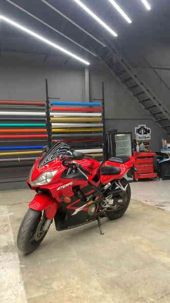 F4i 2004 600
مەکینە کەپس 30.000 رۆیشتوە
کامل سیرڤس کراوە رۆن و پۆلیش و بەنج
لەسەر دەقی شەریکە دەسکاری یەک بورغی نەکراوە 
شوێن هەولێر 
سعری ۲٦ وەرەقە 
*********** أربيل
