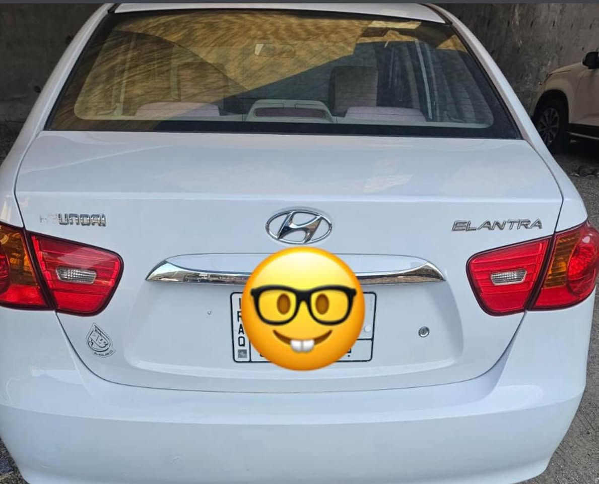 هونداي النترا موديل 2011 رقم بغداد 
محرك كير مكفولات 
بيه باب مبدل فقط 
محرك 2000 
مواصفاته فتحة ويل كب 
السعر 12300 يعني 123 ورقة وبيه مجال بسيط 
الاستفسار عل الرقم 
*********** بي واتساب بغداد, العراق
