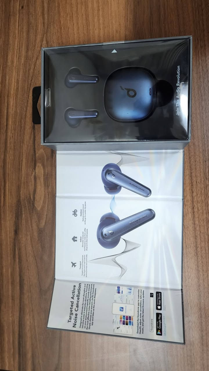 ايربود انكر Soundcore liberty air 2 pro لون نيلي الأصلية نظافة 95% كامل ملحقات 
للبيع او مراوس 
مواصفات خيالية بيها 6 مايكات لكل سماعة 3 يعني مكالمات فول
بصوت فخم ونقي والعزل رهيييب بشكل 
تجي باربع وضعيات عزل مختلفة وتكدر تخصص وضع عزل حسب رغبتك من خلال التطبيق الخاص بأنكر وساوند كور 
شراي يراسل واتساب *********** او يتصل 
سعرها 65 الف
