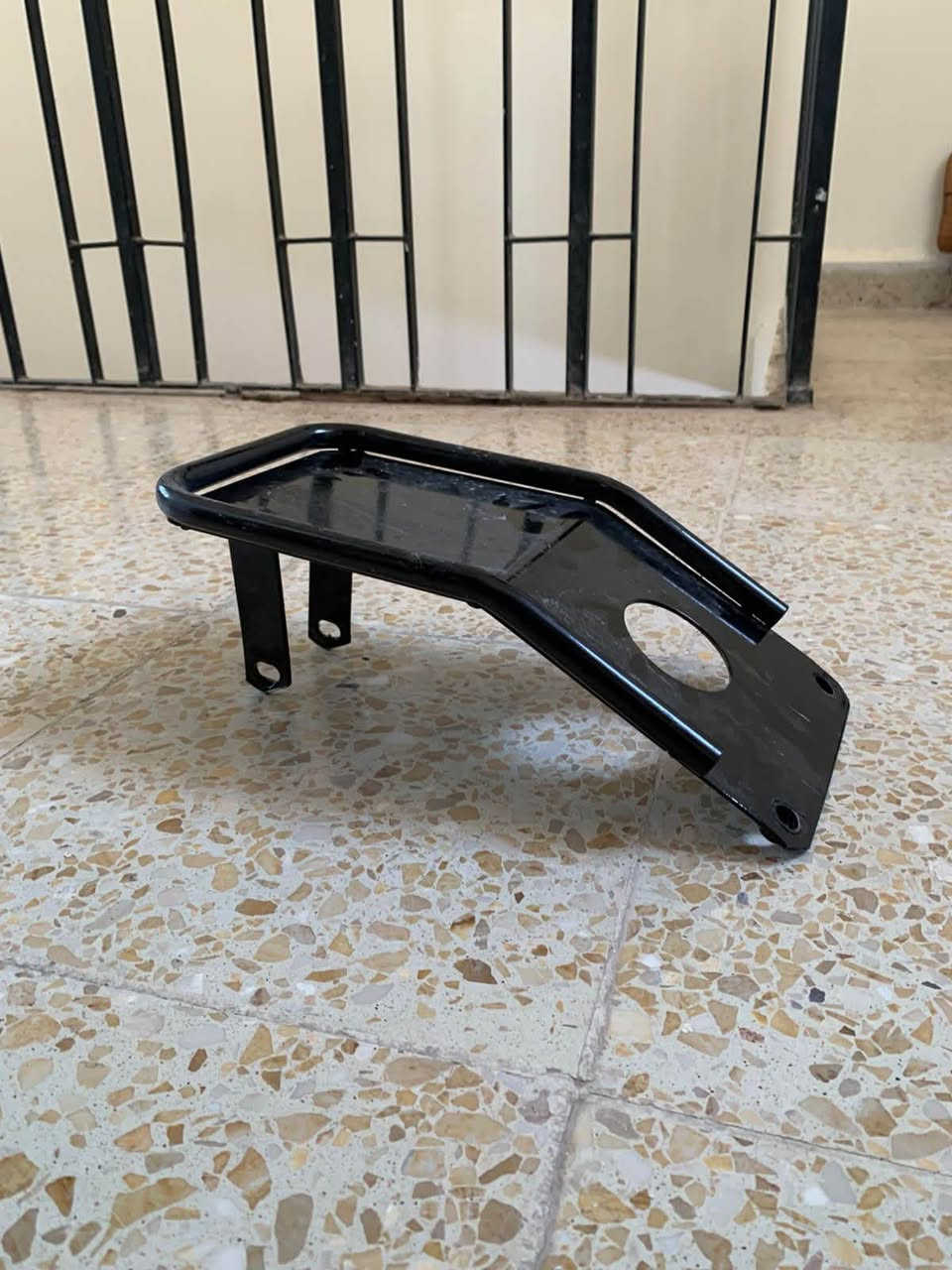 سلام عليكم غراض للبيع مكلف بل نشر تانكي شلامجه لون ابيض بعده ما مستخدم والصفاحيات بدون علايم سعره 30 درع مكينه الجوه سعره 10 نشره لون ثلجي حلوه ومرتبه سعره 10 عقل رياضي سعره 8 بعده بل جيس علامه إماميه للحربي ب 6 الأسعار هاي نهايتها للتواصل ***********
