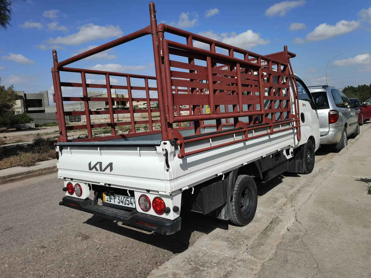 السلام عليكم
للبيع كيا حمل 

موديل ٢٠٢٥ 

رقم بغداد 

ماشيه ٨ ألف 

محجر ثقيل 

غلاف بدي وكالة ثقيل 

دعاميه اماميه 

السياره بوضع الشركه 

للاستفسار الاتصال 

***********

***********
