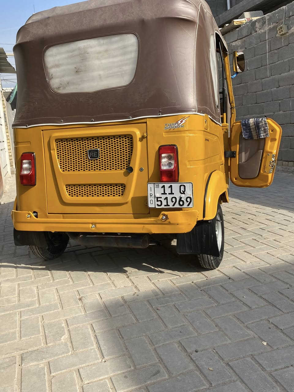 السلام عليكم تكتك للبيع موديل 2021 بيه ضربه لغد ايسر  تكتك نظيفه جاهزه گبل للشارع رقم وسنويه باسمي تحويل ثاني يوم عنوان بغداد شهدا العبيدي السعر 7500 بيها مجال 
***********
