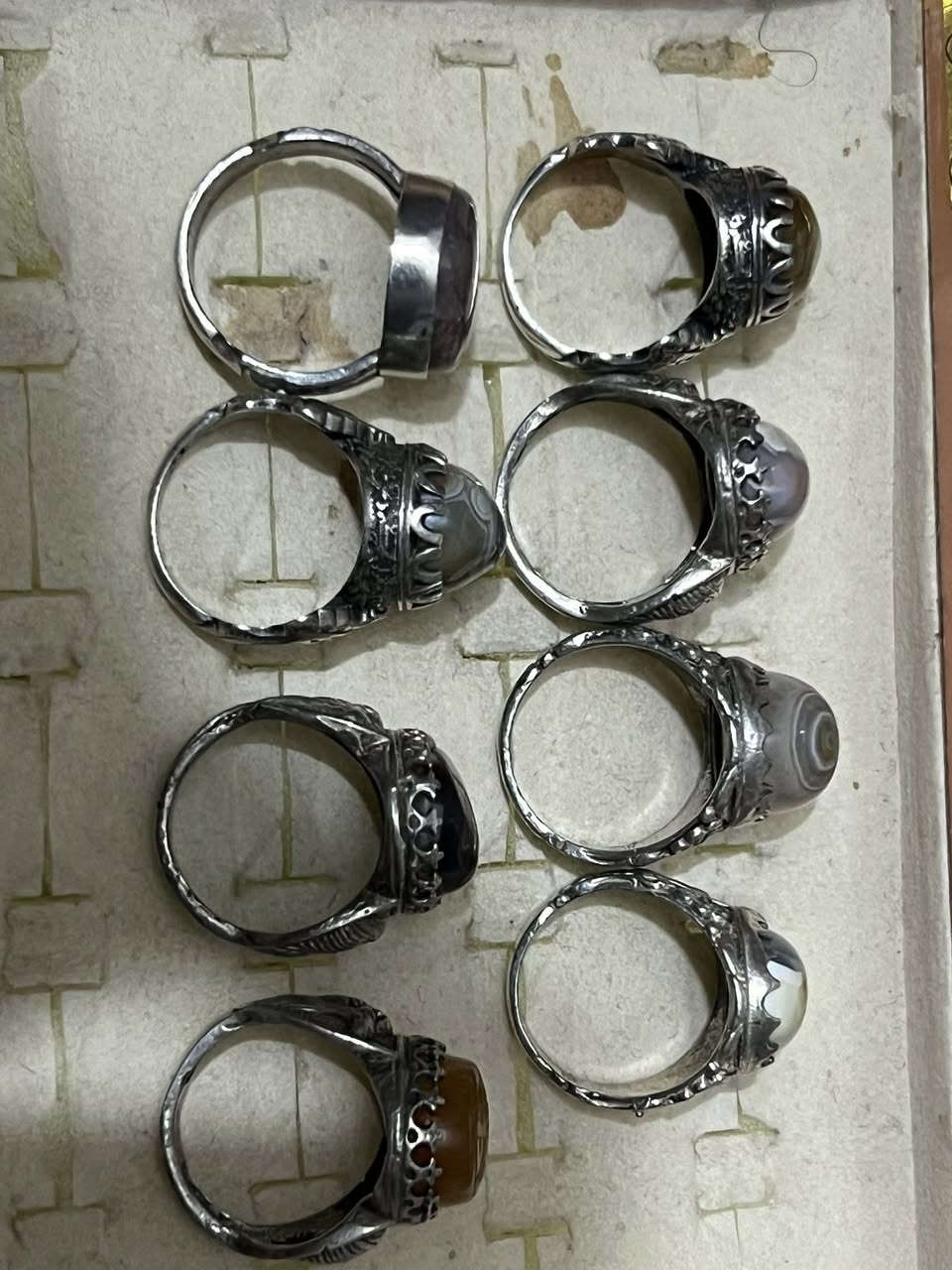 عن الإمام علي بن أبي طالب عليه السلام:
سَالِمِ النَّاسَ تَسْلَمْ وَاعْمَلْ لِلْآخِرَةِ تَغْنَمْ

٢١ خاتم فضه بحجار متنوعه 
للبيع شلع مكاني بغداد الحبيبيه 
توصيل لا يوجد 
***********
