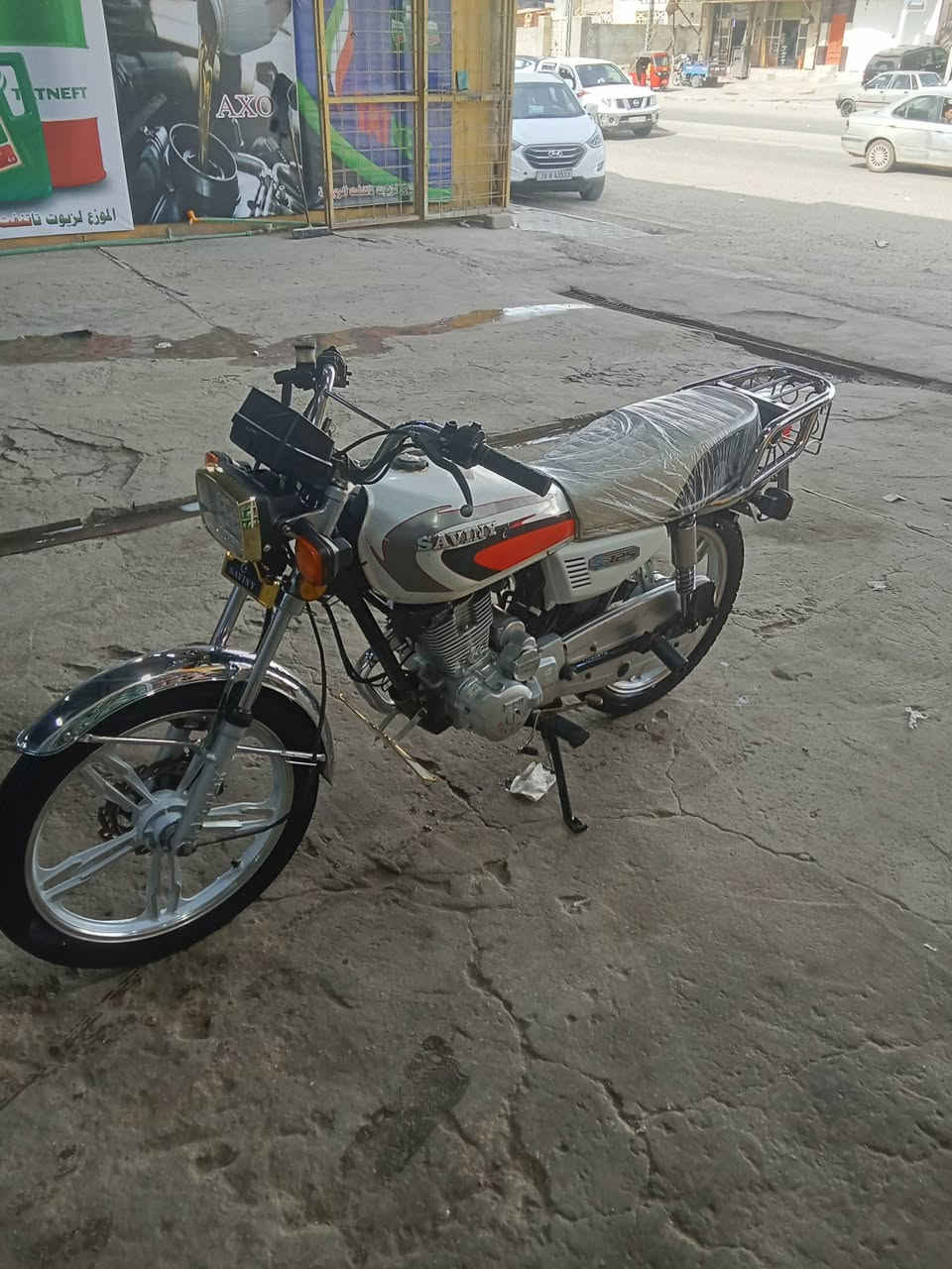 سلام عليكم دراجه سيفان خمسه جير موديل 23 اوراق اوراقها كامله ست ورقات مكينه ما مفتوحه نظيفه كهرباء شغاله ما عاوزها شي الدراجه سيلف لايتات شاير كله شغال تشغيل عن بعد مكاني نجف سعرها سعرها 650 بيها مجال مكاني النجف الرقم موجود واتساب ***********
