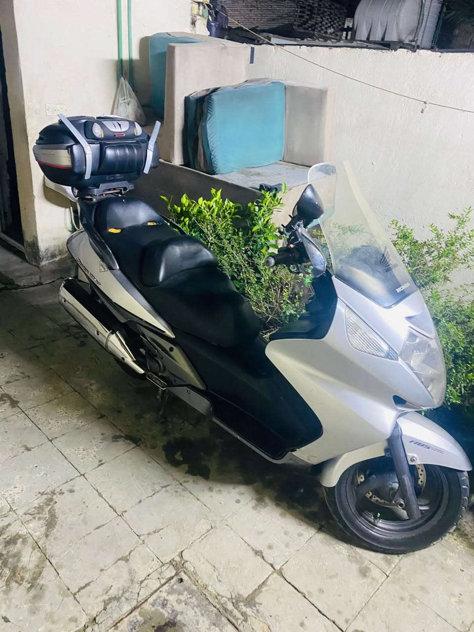 اسلام عليكم دراجه سلفر ونج بقلاوه ٦٠٠ اوفر مود دشبول نفخ ماسده كرستال جنطه مصدات هوه جفوف لايت زنون عالي تدفئه يدات زوج تايرات جدد 
دراجه فول السعر ٢٢ ورقه 
***********
