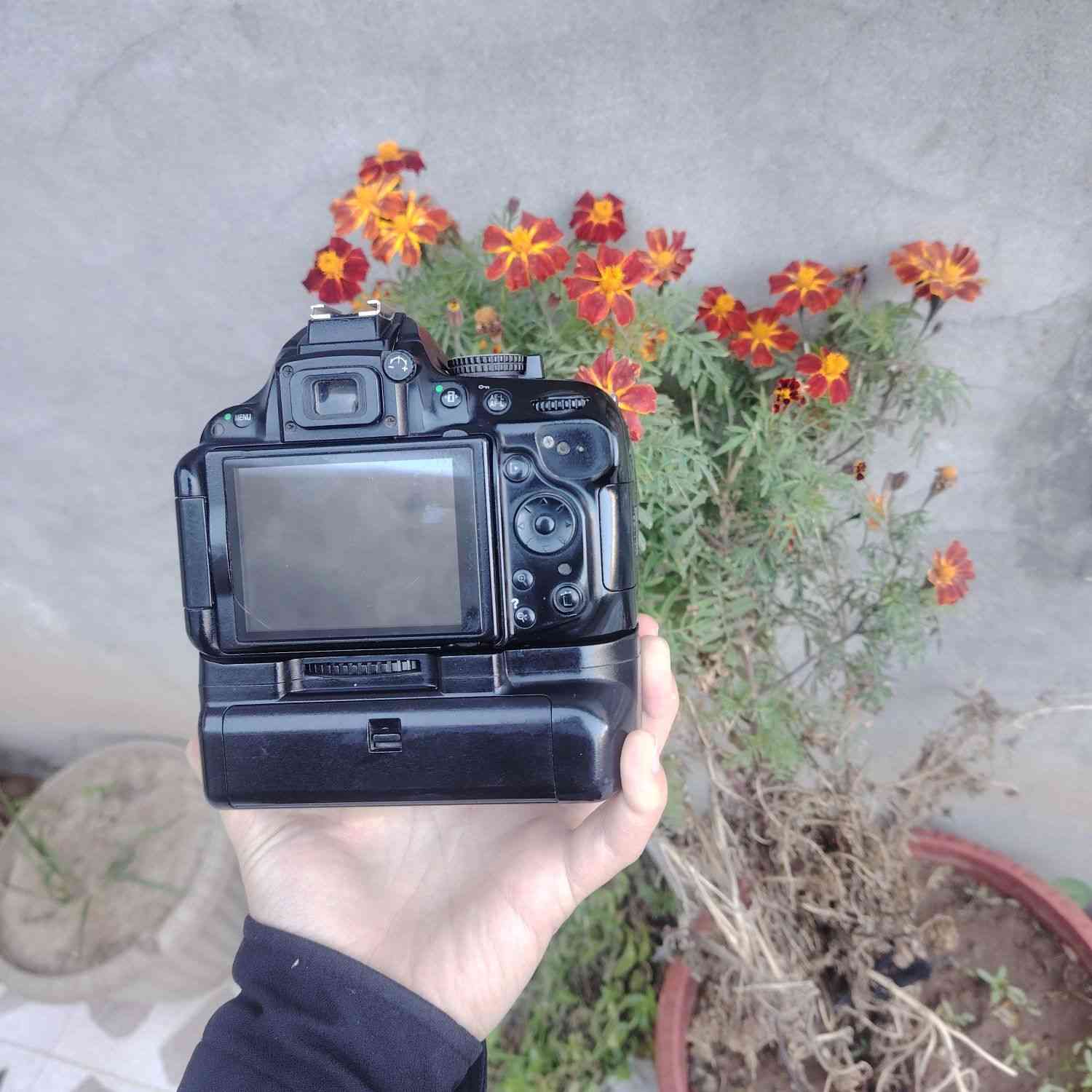 كامره نيكون 5200 D استعمال شخصي
ملحقاتها
بدي
عدستها الاصليه 18 55
جنطه
شاحنة
بطاريه
رام 16 كيكه
كرب كامره
السعر 280 الف وبيها مجال
ومتوفر شركات توصيل


**إذا كنت صاحب هذا الإعلان وتريد حذفه لأي سبب، رجاءا أرسل رسالة إلى الدعم الفني**