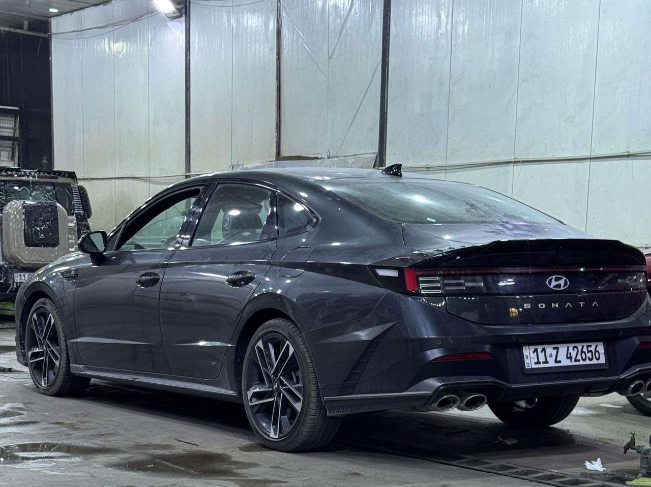 سوناتا للبيع 2024  شكل الجديد 
مواصفات ان لاين  محرك 2.5 تيربو 
ماشيه6000 قابل لزياده  بنوراما فول السياره 
ويل 19  السياره جديده زيرو 
ضربتها قبق صندوق فقط 
فقط بيها بارد ركن البك لايتات من الخلف 
مكفوله من الحار والصبغ 
قبق الصندوق مبدل بلادي مصبوغ
السعر 24000$ بيها مجال
السياره مرقمه جديد بغداد 

مكان الغزاليه بغداد  *********** Colombo, Sri Lanka
