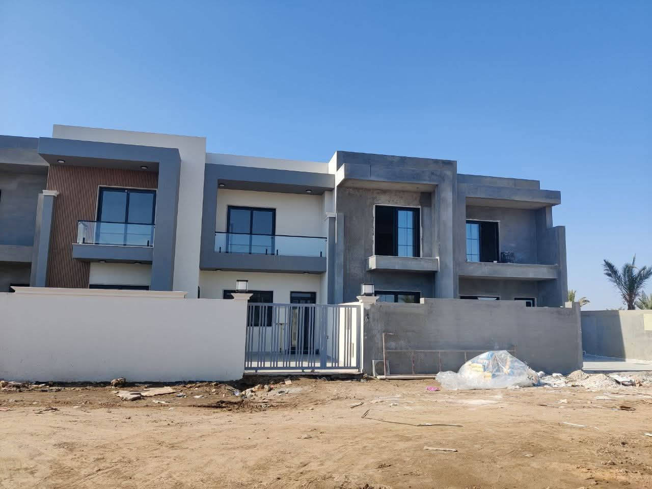 بـيـــت اعــادة بــيـــع 

فـي مجـمـع الرياحــيـن الســكني

طـابــقيـن يتكون من ثلاث غرف نوم 200 متر

البيت على شـارع ١٥ شارع رأيسي موقع مميز جداً بدايه المجمع و مقابيل الحديقة الكبيره يعني ماكو مقابيلك بيوت و قريب من الخدمات استلام اول وجبة C1

2027

السـعر الكلــي 215 ملـيــون 

 المـقــدمـة ١٢٧

دفـعـة الأســتلام مدفوعة بالكامل

القـساط الشهــريــة 1 ملــيـون في بـالشـهر

‎للتواصـل والاسـتفـسـار

 ***********
