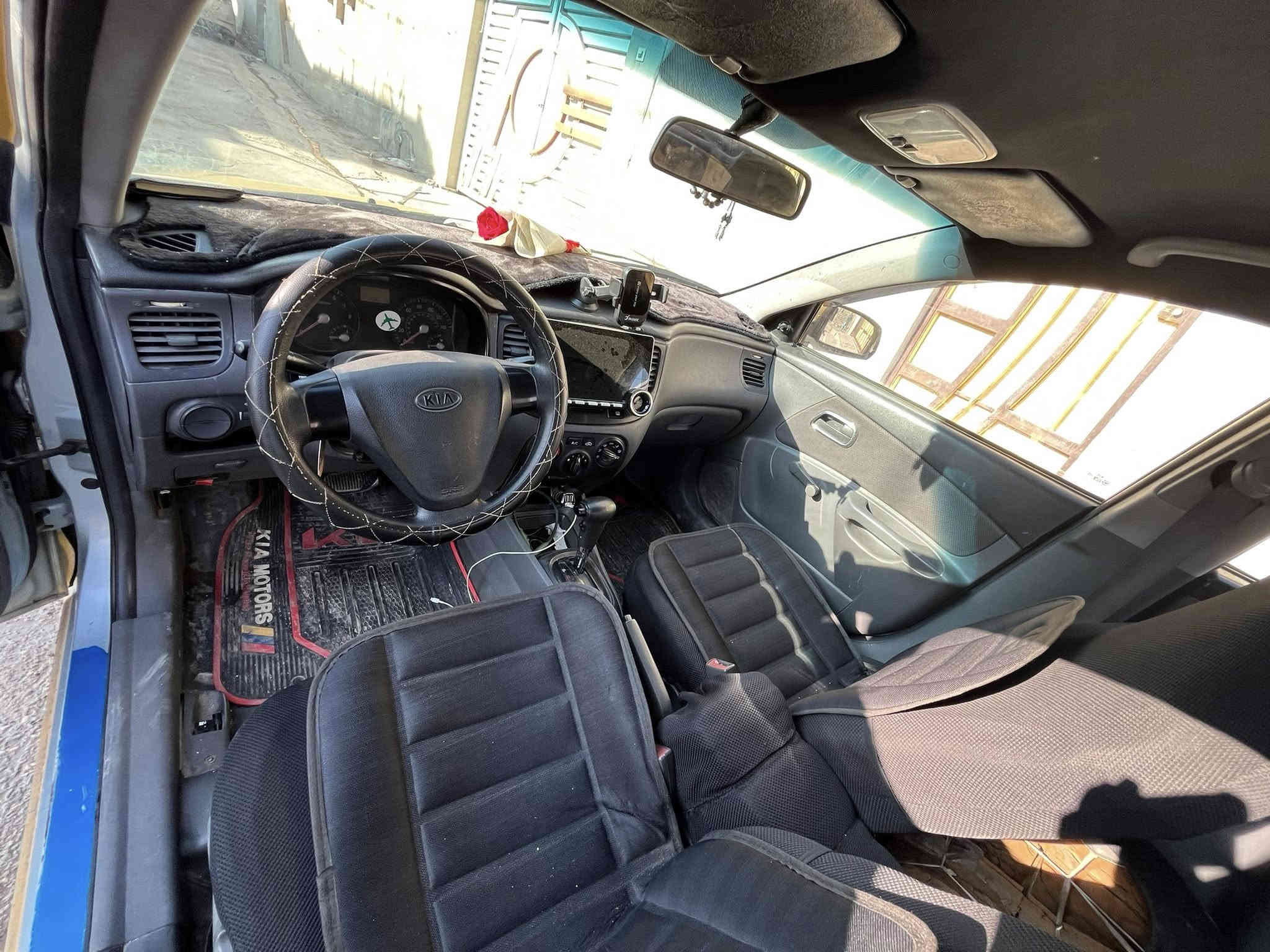 سلام عليكم ورحمة الله وبركاته 
سياره كيا ريو للبيع ٢٠٠٦ 

سياره جاهزه من كلشي بوجهك عشارع ما تصرف ربع عليه 

وراد كندي 

.  كير توماتيك 

محرك ١٦ 

السياره بسمي 

رقم هزه جديده 

ضرر جاملغ الامامي جه السايق 

مكلفً بل نشر اتصال مع صاحبه مباشر 

سعر ٨٥

***********

***********
