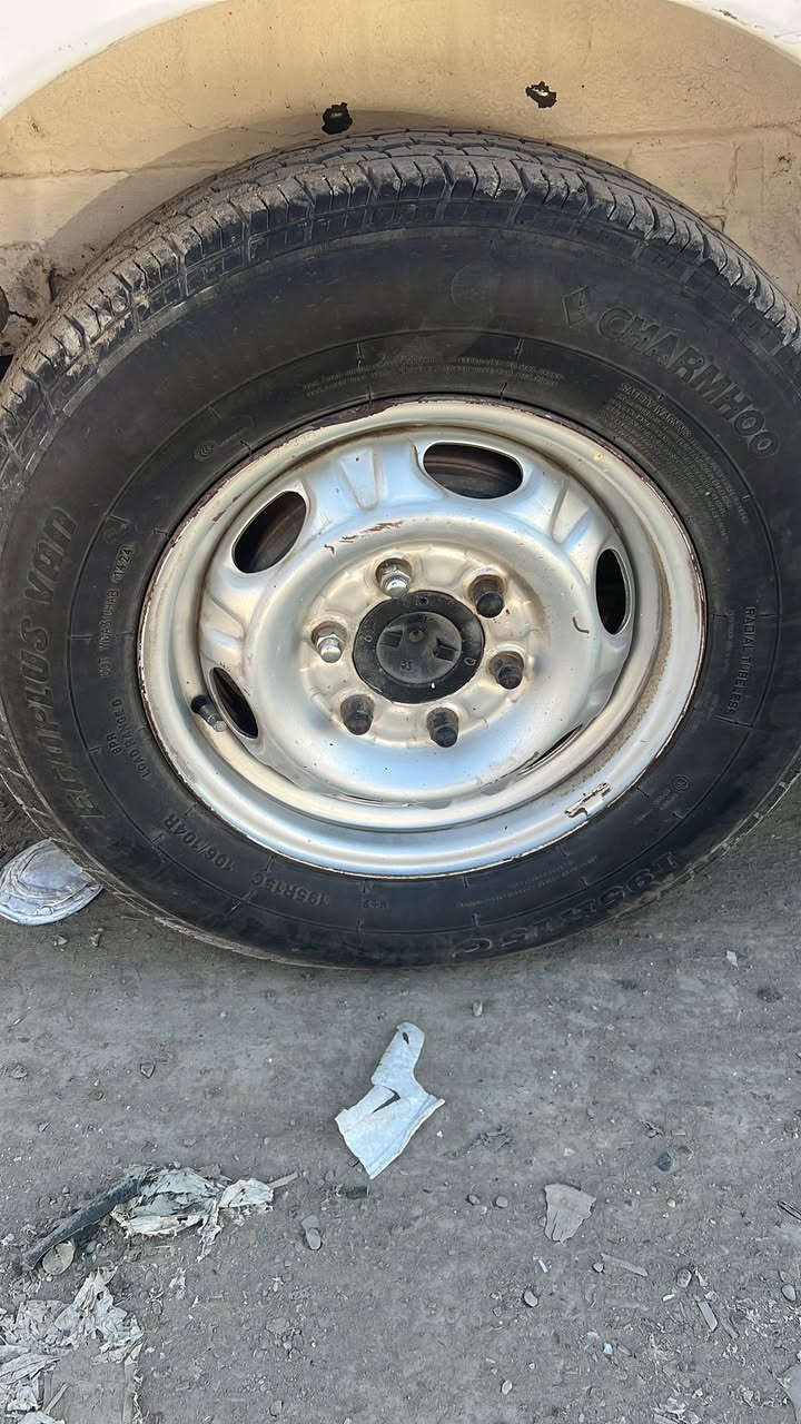 تايرات نيسان نصيه عاليه نفس الشي  يرهم فتون جنبي هم 195R15نضيفات تخم للبيع هاتف ***********موجود وتساب
