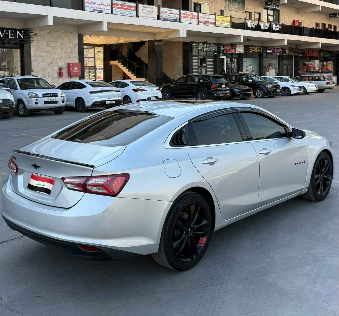 السلام عليكم شبابنة الطيبة
من رخصة الأدمن 

للبيع Chevrolet Malibu 2020 1500T BLAK  فول مواصفات العلامة السودة ماشية 87 km 

  

 1- فتحة سقف بانوراما .

2- شاشة جبيرة Car Play .

3-بصمة تشغيل + بصمة ابواب .

4-كشنات جلد بلادي .

5- كشن سايق كهرباء .

6- ويل بلادي كروم 19 .

7- تحكم ستيرين .

8- كشنات تدفئة تبريد .

9- تدفئة تبريد الستيرن .

10- نظام اوتو ستوب .

   (وموصفات الماليبو معروفة أخوان) 

السيارة حادثها جاملغ وبنيد صبغ بدون دواخل وبيها بارد بالهلال لخلفي لخلف باب الصدر وبارد بالجاملغ الخلفي جه السايق صور الحادث والسونار بالمنشور 

السيارة نصبتها احلى من الصور بيها دخان من صالنصة ويه التبريد ماعرف سبب من التيربو لو من الدهن بس اني تيربو مبدله جديد والمكينة والكير كفالة تبريد السيارة ثلج مبدل منظومة تبريد كاملة قبل اسبوع بدلته السيارة خير من الله ترايك وين متريد

والسيارة نقوصاتها زوج تايرات ودبلات أمامية 

تفاصيل اكثر اتصل وتدلل

السعر 110$ عليها غرامة 550 الف ينزلن من سعر السيارة 

مكان السيارة بغداد/حي الخضراء

هـ ***********
