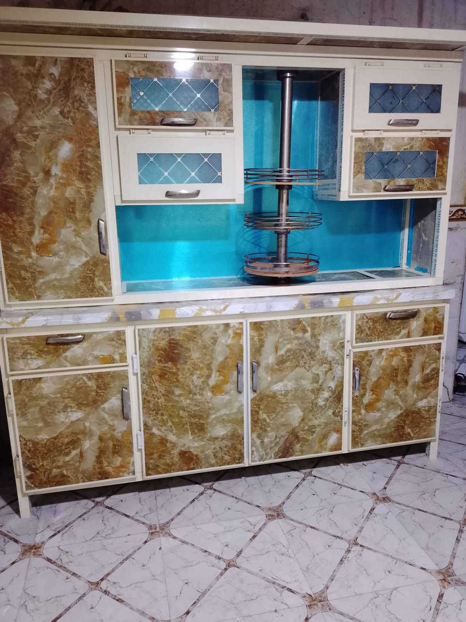 للبيع كاونترات واحد 3 قطع  2 متر و سنك متر ونص  سعر 300 وثاني مرمر   2 متر سنك و تعليك   سعر 250  / بدون اضرار  العنوان بصره تاميم للاستفسار *********** البصرة, العراق
