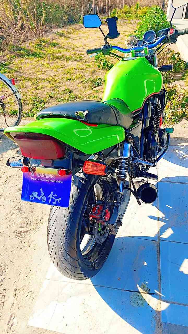 السلام عليكم سي بي 4 400 16 ولف جمرك مدفوع السعر مليون و200 مكاني بغداد الرقم***********
