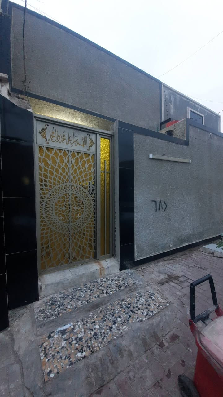 يالله السلام عليكم 
دار لبيع بيت١٠٠ متر وجهة ٥ ونزال ١٠ قرب اسواق ادم فرع دلالية السلطان
بيت بناء حديث بيت عالي عن الشارع نص متر  بيت دوانيه ٥×٤ 
وغرفه ٥×٤   بيت  ٣متر ٢٥ سانتم علات البيت   ستاير ٢ونص عاليات وملبوخات بيت كامل فول  معه البيت سبلت ٢طن ومغسله وكونتر وسنك كامل تركي  كامل وطباخ وكيزر وثلاجه مغسله خارجيه وماطور 
 رقم الهاتف ***********  خاص ما جوب تصل وتدال
