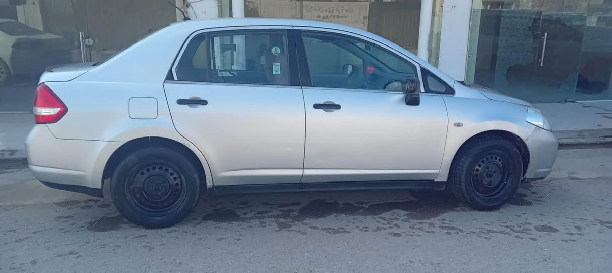 نیسان تیدە ٢٠٠٨
مەنەفێست ئەسڵی 
سەیارەکە ساغە
هەموو شتێکی مەزبوتە 
سحری ٤٧ قفڵی
رەقەمی ساحێببی 
*********** أربيل, العراق
