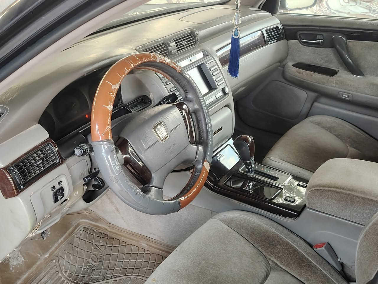 سلام عليكم ملكه2003 البيع  مسجله بغداد مدفوع الكمرك باقي بس الرقم بيه كصه قماره فقط مكينه الدجاج جديد كير جديد حداديه جديده تخم تاير كله جديد السياره جاهزه السعر 80 وبيه مجال رقم الهاتف *********** مكانها نجف كوفه يم معمل الببسي
