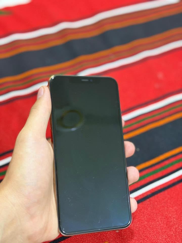 iPhone 11 Pro Max (مستعمل نظيف جداً) للبيع

السلام عليكم،
للبيع جهاز iPhone 11 Pro Max.
المساحة:256 
اللون: ذهبي
نسبة البطارية: 86%
حالة الجهاز: نظيف 
الفحص: الجهاز غير مفتوح سابقاً، وكل الميزات شغالّة 100% (بصمة الوجه Face ID والـ True Tone ). 

مكاني الرمادي 
السعر: 375 قابل لتفاوض بشكل بسيط 
للتواصل والاستفسار،
***********
