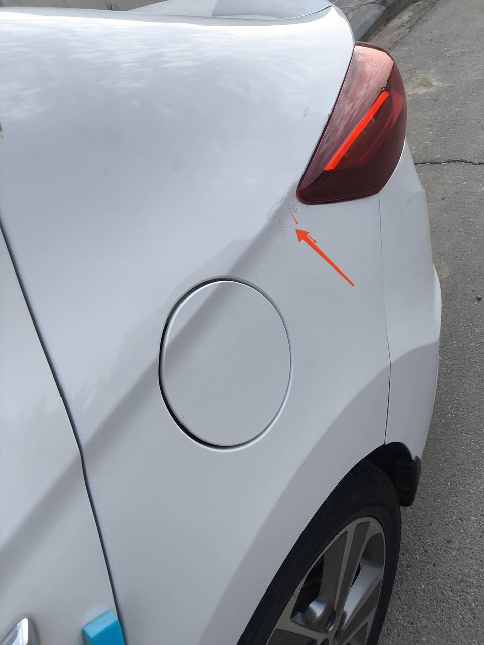 النترا ٢٠١٩ خليجي فئة سوبر محرك ٢٠٠٠ دوش المرغوب شرط تفول عادي وتطلع بدون دوانز فول مواصفات عدا البصمه مكفوله كفاله عامه عدا بارد بسيط كما موضح بالسهم فوق غبق البنزين وبعض الخدوش البسيطه مكينه وكير بلادي شرط مامفتوح برغي تبريد ثلج حداديه جديده ماشيه ١٦٧ الف رقم بغداد دولي لنهاية ٢٠٢٨ مكاني مركز مدينة الكوت السعر ١٦٧ قابل للتفاوض تلفون***********.    .
