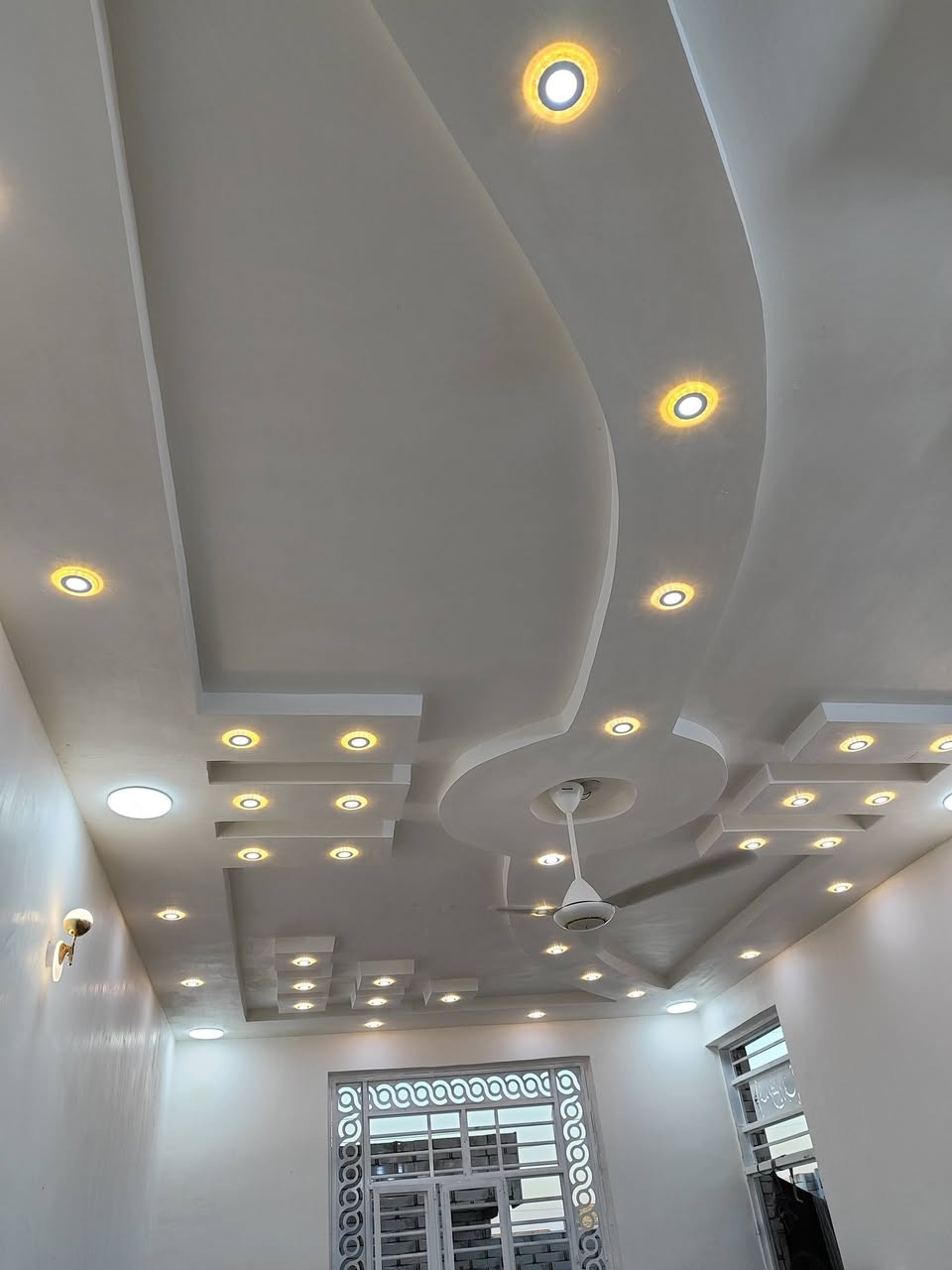 مرحبا انا فني كهرباء تاسيس دور سكنيه
بوري وسيمنز 
 وصيانه الاعطال الكهربائيه داخل المنازل

العنوان ميسان العمارة
هاتف ***********
