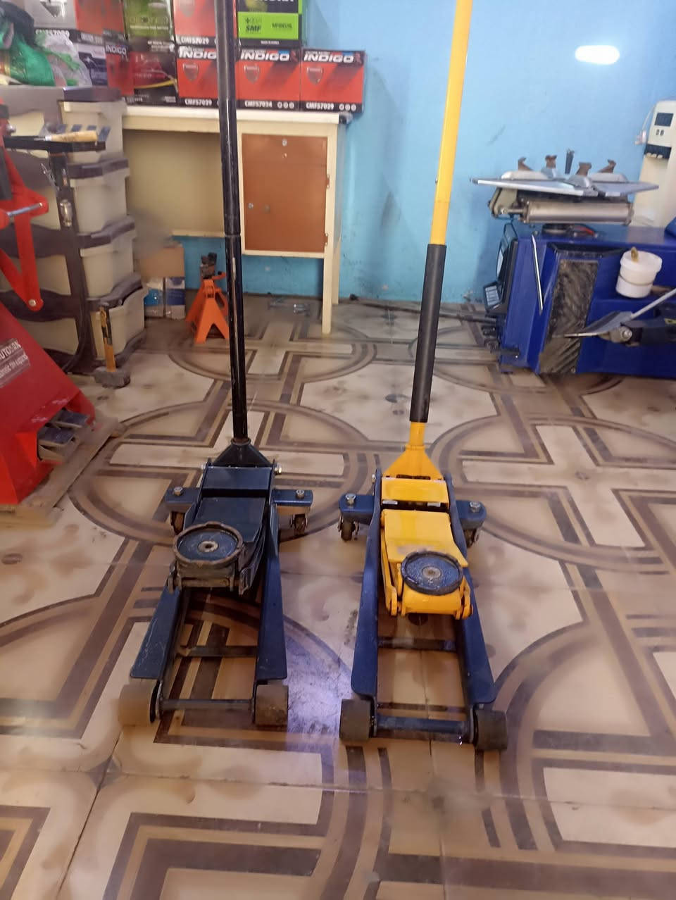 السلام عليكم اخوان محل بنجرجي كامل مكمل على آخر حباية جهاز بلنص حديث حتة كسر الإطار يشرة تركي بطل تاروستين كل تاروسة بوحدة كهرباء و ماطور بانزين تركي اصلي خالعة26 امريكي  شالحة تركة بانيوم ماء مع قاعدة صوندات هواء ودرين فتح وشد كيجات عدد2 واحد زيبقي واحد كتروني  وميز مكتبي  مكان الديوانية المركز وبسعر مناسب الاستفسار أكثر الاتصال على الرقم *********** و تدلل وجكات عربانة عدد 2 هوزن عدد2
