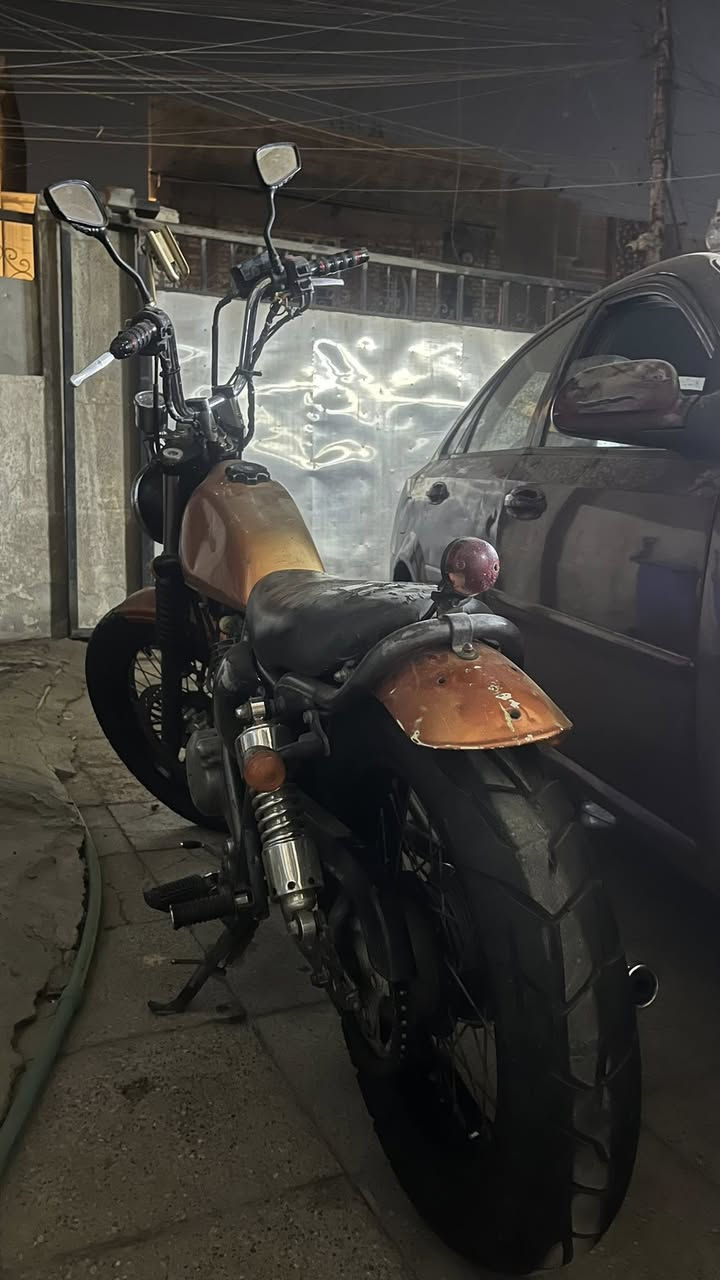 السلام عليكم 
دراجة سرزوكي فلوتي 
250 cc
دراجة كاملة مابيها نقص كهربائيات ومحرك كلش نضيفه
بدون اوراق وبدون رقم  
*********** 
السعر 900$
