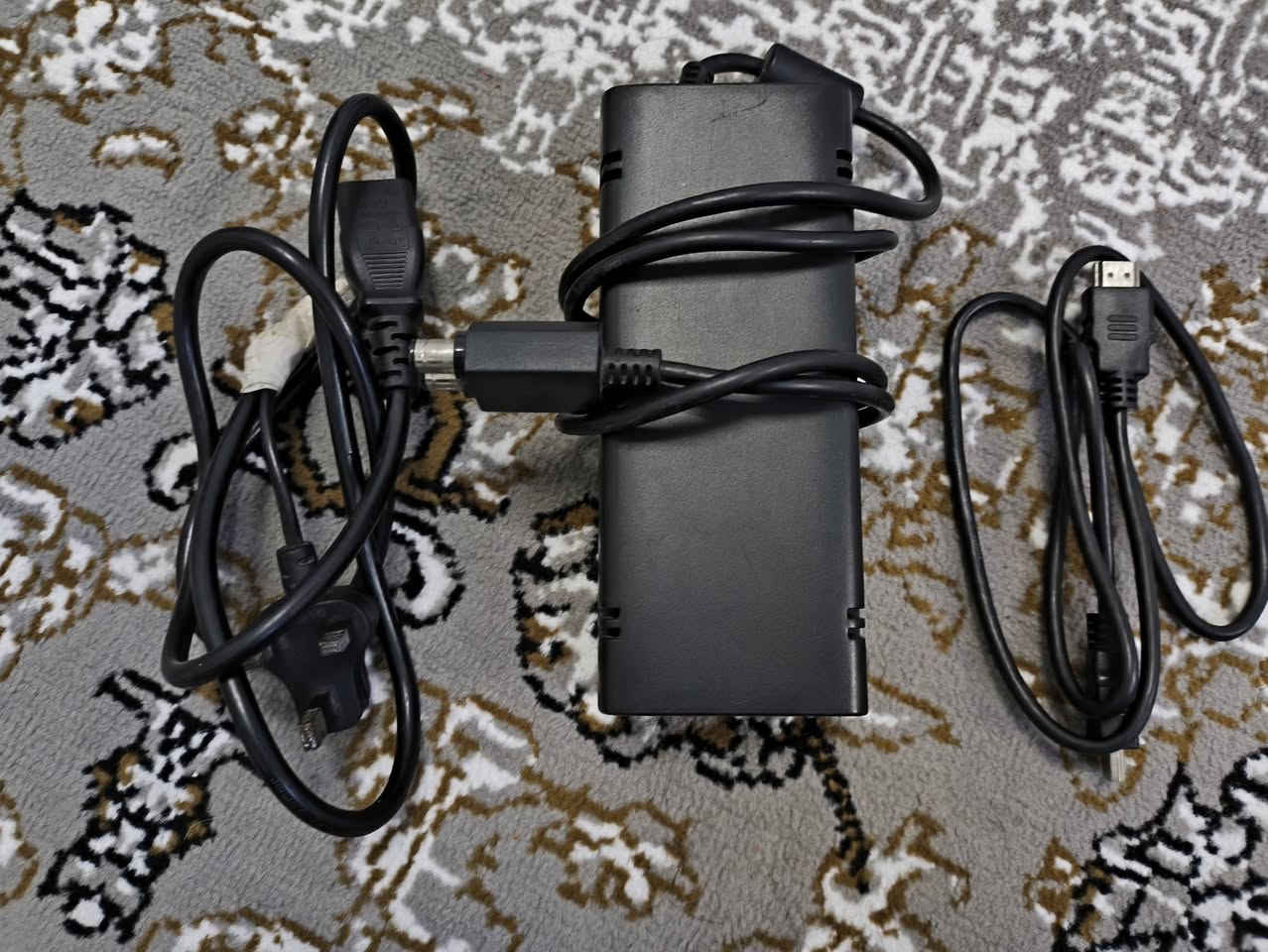 xbox 360  
بۆ فرۆشتن زۆر مەزبووتە بێ کێشەیە پاک ماوەتەوە  
دوو دەسک و وایەری کارەباو ئێجدی لەگەڵایە
 یاری زۆر خۆشی تیایە 
سعری 120 هەزارە مەعامەلە
***********

